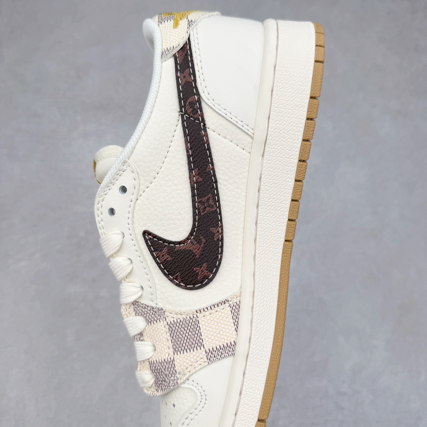 图片[7]-TS x Air Jordan AJ1 Low 倒钩低帮联名定制配色 XS7089-617 原厂内置气垫魔块 A模大底 头层小牛皮 鞋舌AJ原厂专用牛津布+AJ专用反口珍珠布+原厂无杂质高弹内里海棉+特殊封边弹力鞋带 实拍调校N版已经零色差零失真 百分百还原实物色彩所见即所得 不存在货不对板色差等低级问题 选购参考实物拍摄 不混卖不参货 只用心做好货严格选品 承诺混一赔十 尺码：36 36.5 37.5 38 38.5 39 40 40.5 41 42 42.5 43 44 44.5 45-选品中心