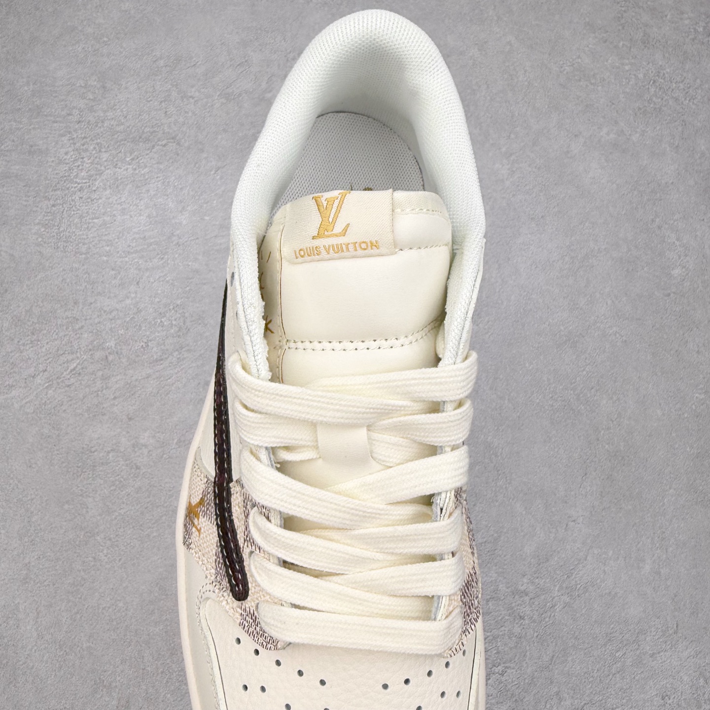 图片[5]-TS x Air Jordan AJ1 Low 倒钩低帮联名定制配色 XS7089-617 原厂内置气垫魔块 A模大底 头层小牛皮 鞋舌AJ原厂专用牛津布+AJ专用反口珍珠布+原厂无杂质高弹内里海棉+特殊封边弹力鞋带 实拍调校N版已经零色差零失真 百分百还原实物色彩所见即所得 不存在货不对板色差等低级问题 选购参考实物拍摄 不混卖不参货 只用心做好货严格选品 承诺混一赔十 尺码：36 36.5 37.5 38 38.5 39 40 40.5 41 42 42.5 43 44 44.5 45-选品中心