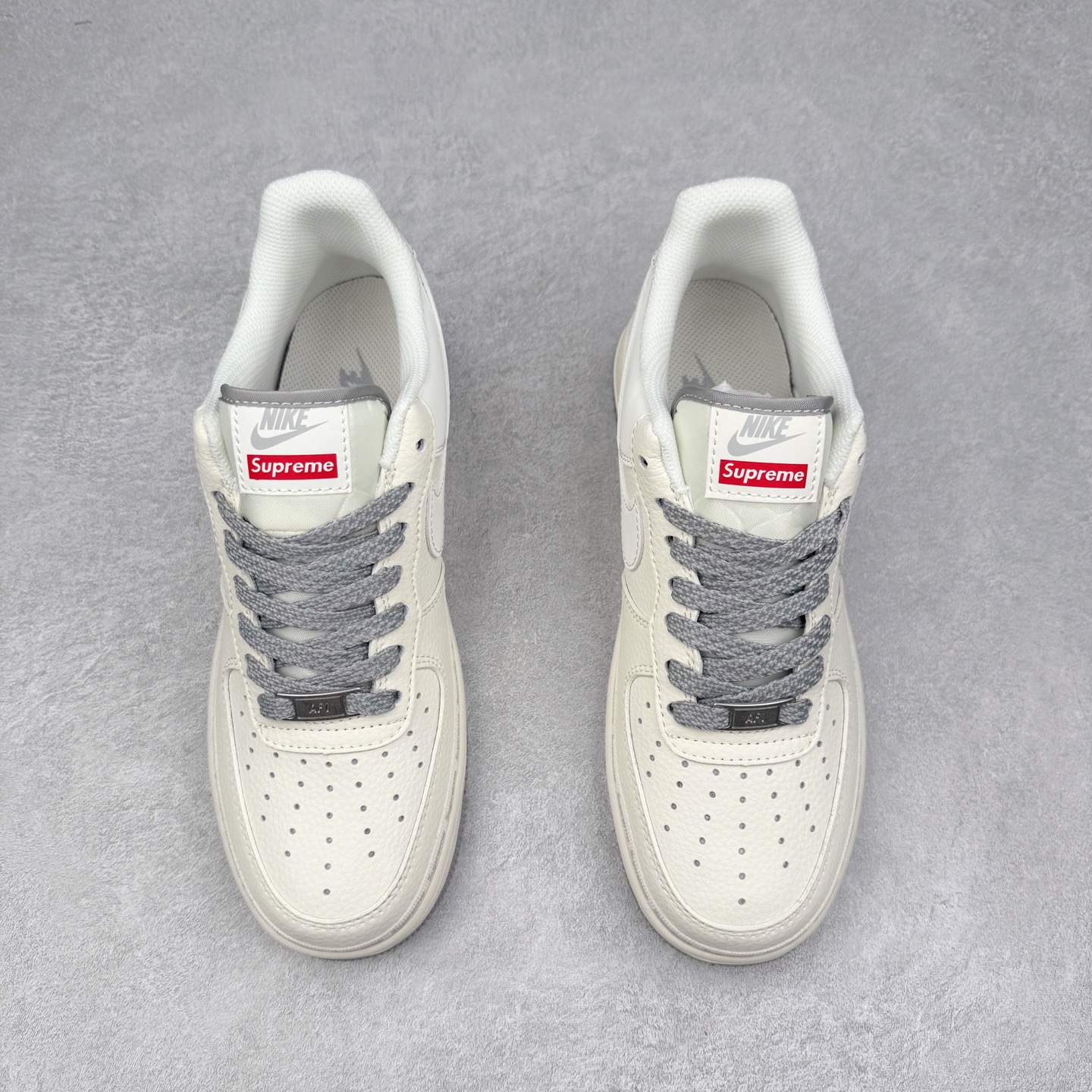 图片[2]-NK Air Force 1´07 Low 空军一号低帮百搭休闲运动板鞋 XX3168-205 柔软、弹性十足的缓震性能和出色的中底设计 横跨复古与现代的外型结合 造就出风靡全球 三十多年的Force 1 直到今天还深受青睐 实拍调校N版已经零色差零失真 百分百还原实物色彩所见即所得 不存在货不对板色差等低级问题 选购参考实物拍摄 不混卖不参货 只用心做好货严格选品 承诺混一赔十 尺码：36 36.5 37.5 38 38.5 39 40 40.5 41 42 42.5 43 44 44.5 45-选品中心