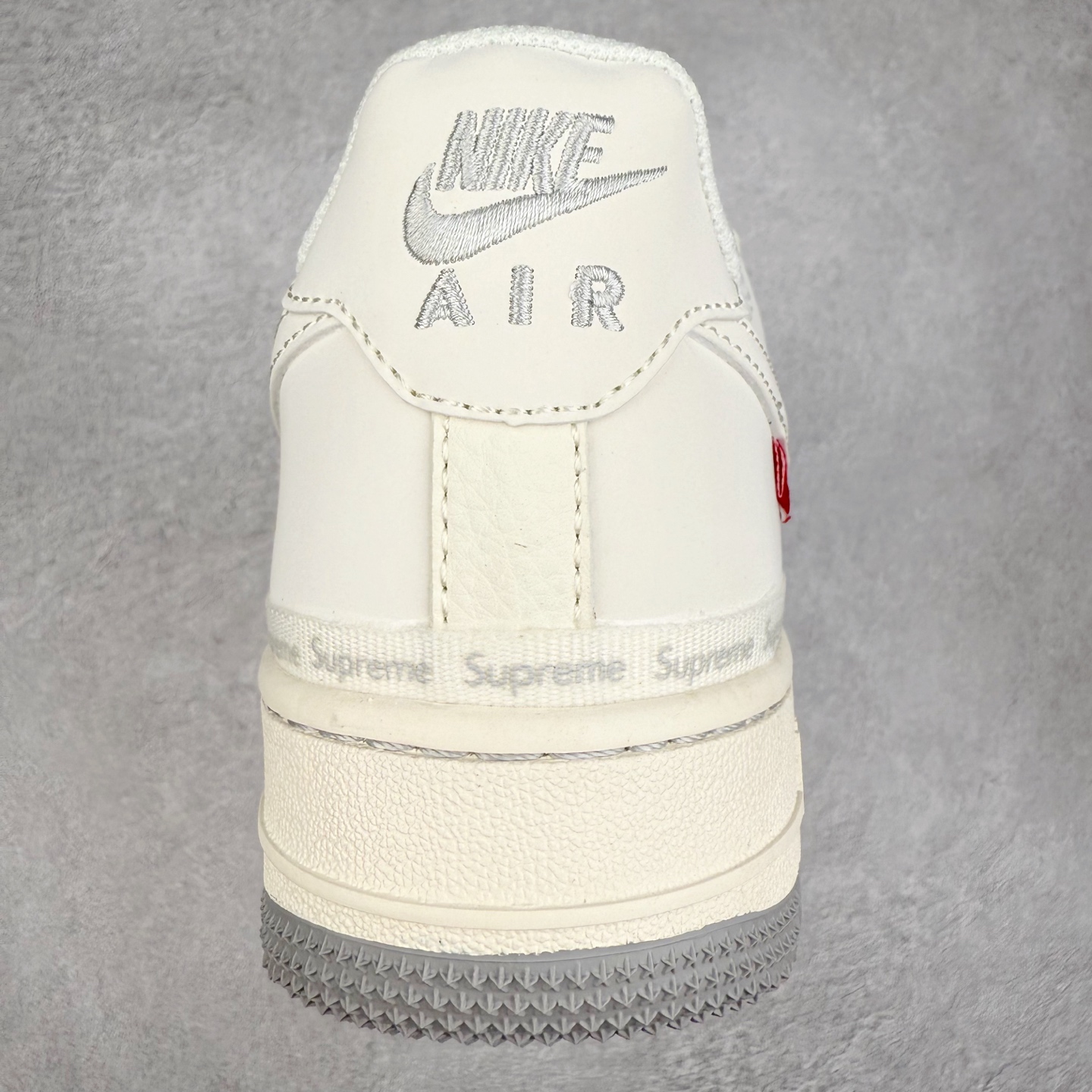 图片[8]-NK Air Force 1´07 Low 空军一号低帮百搭休闲运动板鞋 XX3168-205 柔软、弹性十足的缓震性能和出色的中底设计 横跨复古与现代的外型结合 造就出风靡全球 三十多年的Force 1 直到今天还深受青睐 实拍调校N版已经零色差零失真 百分百还原实物色彩所见即所得 不存在货不对板色差等低级问题 选购参考实物拍摄 不混卖不参货 只用心做好货严格选品 承诺混一赔十 尺码：36 36.5 37.5 38 38.5 39 40 40.5 41 42 42.5 43 44 44.5 45-选品中心