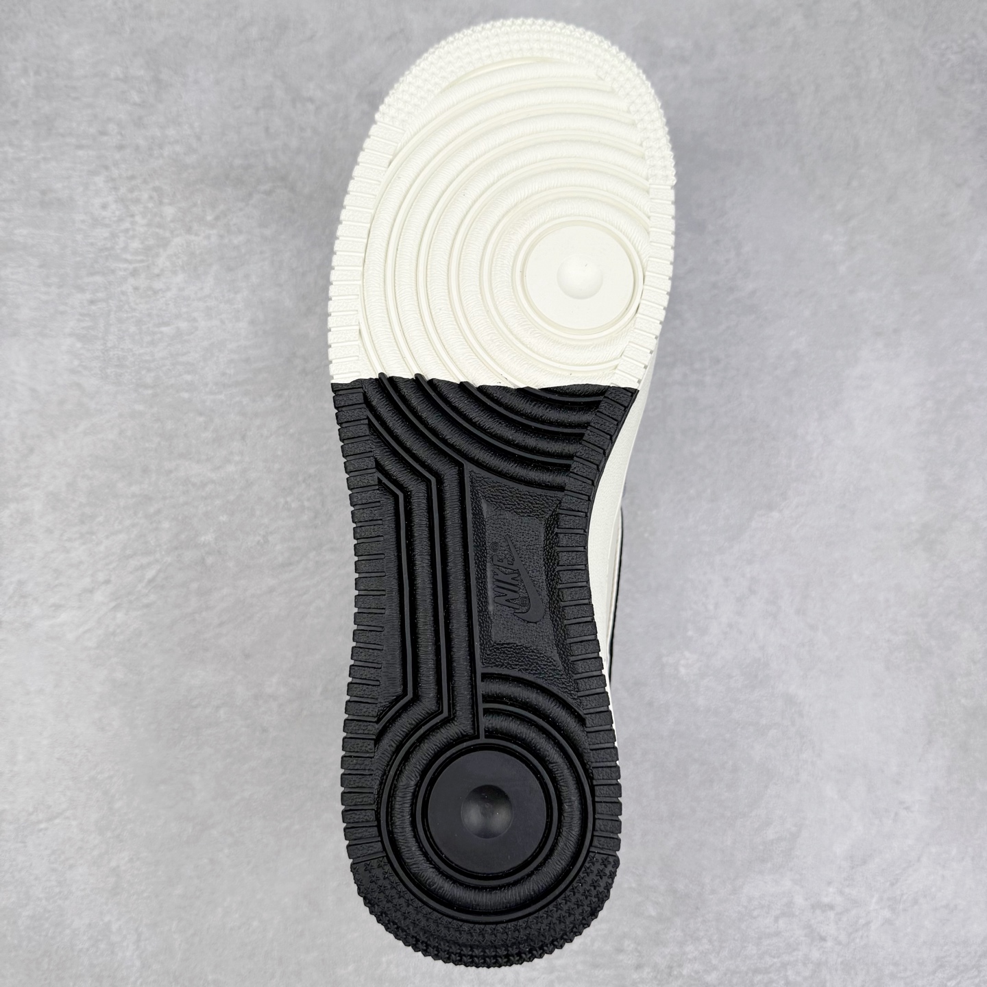 图片[9]-NK Air Force 1´07 Low 空军一号低帮百搭休闲运动板鞋 CS5288-023 柔软、弹性十足的缓震性能和出色的中底设计 横跨复古与现代的外型结合 造就出风靡全球 三十多年的Force 1 直到今天还深受青睐 实拍调校N版已经零色差零失真 百分百还原实物色彩所见即所得 不存在货不对板色差等低级问题 选购参考实物拍摄 不混卖不参货 只用心做好货严格选品 承诺混一赔十 尺码：36 36.5 37.5 38 38.5 39 40 40.5 41 42 42.5 43 44 44.5 45-选品中心