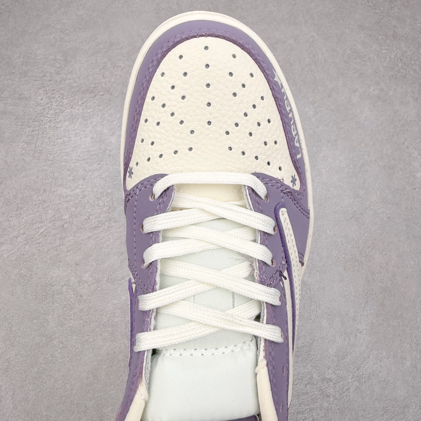 图片[4]-TS x Air Jordan AJ1 Low 倒钩低帮联名定制配色 XX3168-119 原厂内置气垫魔块 A模大底 头层小牛皮 鞋舌AJ原厂专用牛津布+AJ专用反口珍珠布+原厂无杂质高弹内里海棉+特殊封边弹力鞋带 实拍调校N版已经零色差零失真 百分百还原实物色彩所见即所得 不存在货不对板色差等低级问题 选购参考实物拍摄 不混卖不参货 只用心做好货严格选品 承诺混一赔十 尺码：36 36.5 37.5 38 38.5 39 40 40.5 41 42 42.5 43 44 44.5 45-选品中心