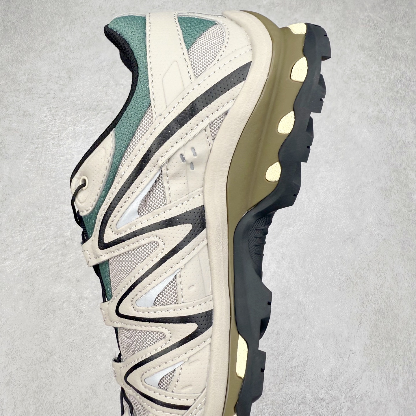 图片[7]-＃福利特价️ Salomon XT-QUEST ADV 萨洛蒙潮流越野机能户外功能鞋 纯原外贸平台特供订单 耗时半年巨作 全套原纸板楦头开发 原厂特供网布配套加持 确保原汁原味 完美呈现版型 原档数据独家私模五层组合大底 男女鞋同步官方开发至46.5 原装Ortholite轻量化鞋垫 中底布带钢印编号 原厂TPU锁扣 进口港宝加持 后跟自然饱满 还原公司包裹性 基于 SALOMON 初代 XT 鞋身造型并搭载 4D ADVANCED CHASSIS™ 大底打造而成 为这款 XT-QUEST 带来了多项足部控制与保护等功能性 如在运动过程中控制左右晃动的过程而提高稳定性、改善长途越野过程中足中到足尖的过渡、提高感知岩石的精确度以抵抗尖锐物体对脚底的伤害以及采用动态缓冲来增强穿着舒适感 从而减轻疲劳感 使 XT-QUEST 成为一双舒适且安全的户外之履 尺码：36 36.5 37.5 38 38.5 39 40 40.5 41 42 42.5 43 44 44.5 45-选品中心