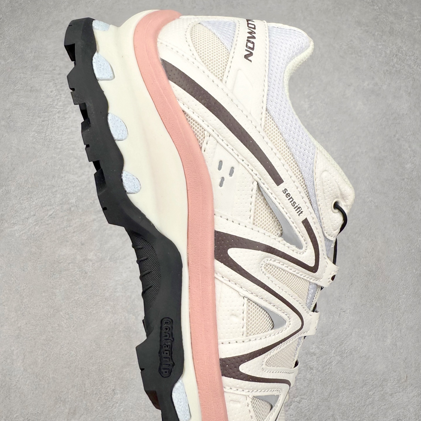 图片[6]-＃福利特价️ Salomon XT-QUEST ADV 萨洛蒙潮流越野机能户外功能鞋 纯原外贸平台特供订单 耗时半年巨作 全套原纸板楦头开发 原厂特供网布配套加持 确保原汁原味 完美呈现版型 原档数据独家私模五层组合大底 男女鞋同步官方开发至46.5 原装Ortholite轻量化鞋垫 中底布带钢印编号 原厂TPU锁扣 进口港宝加持 后跟自然饱满 还原公司包裹性 基于 SALOMON 初代 XT 鞋身造型并搭载 4D ADVANCED CHASSIS™ 大底打造而成 为这款 XT-QUEST 带来了多项足部控制与保护等功能性 如在运动过程中控制左右晃动的过程而提高稳定性、改善长途越野过程中足中到足尖的过渡、提高感知岩石的精确度以抵抗尖锐物体对脚底的伤害以及采用动态缓冲来增强穿着舒适感 从而减轻疲劳感 使 XT-QUEST 成为一双舒适且安全的户外之履 尺码：36 36.5 37.5 38 38.5 39 40 40.5 41 42 42.5 43 44 44.5 45-选品中心