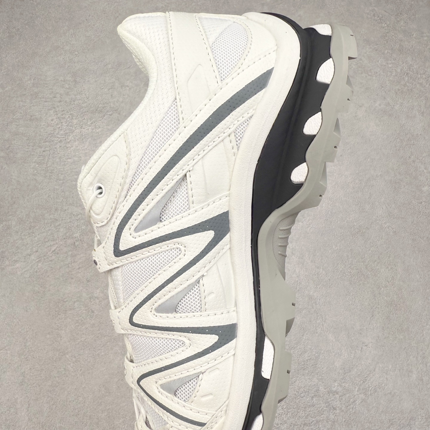 图片[7]-＃福利特价️ Salomon XT-QUEST ADV 萨洛蒙潮流越野机能户外功能鞋 纯原外贸平台特供订单 耗时半年巨作 全套原纸板楦头开发 原厂特供网布配套加持 确保原汁原味 完美呈现版型 原档数据独家私模五层组合大底 男女鞋同步官方开发至46.5 原装Ortholite轻量化鞋垫 中底布带钢印编号 原厂TPU锁扣 进口港宝加持 后跟自然饱满 还原公司包裹性 基于 SALOMON 初代 XT 鞋身造型并搭载 4D ADVANCED CHASSIS™ 大底打造而成 为这款 XT-QUEST 带来了多项足部控制与保护等功能性 如在运动过程中控制左右晃动的过程而提高稳定性、改善长途越野过程中足中到足尖的过渡、提高感知岩石的精确度以抵抗尖锐物体对脚底的伤害以及采用动态缓冲来增强穿着舒适感 从而减轻疲劳感 使 XT-QUEST 成为一双舒适且安全的户外之履 尺码：36 36.5 37.5 38 38.5 39 40 40.5 41 42 42.5 43 44 44.5 45-选品中心