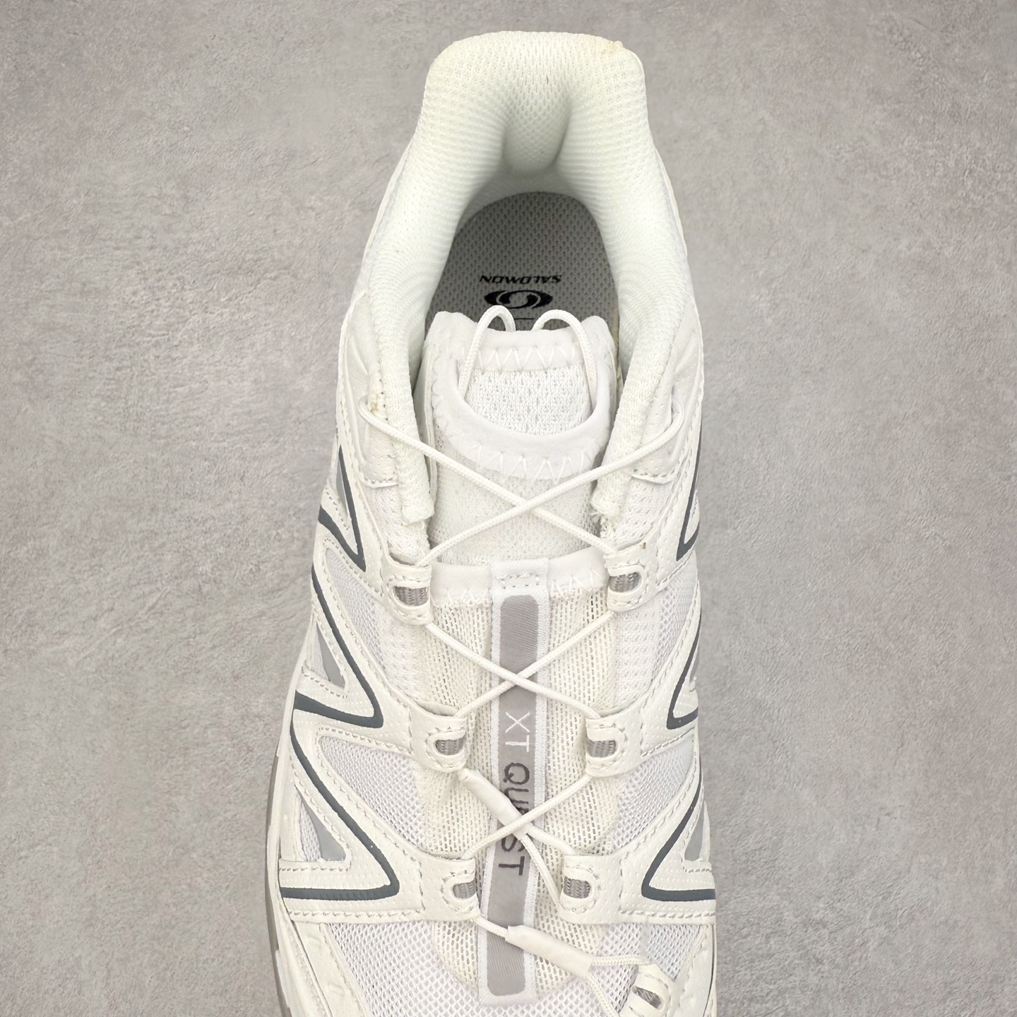 图片[5]-＃福利特价️ Salomon XT-QUEST ADV 萨洛蒙潮流越野机能户外功能鞋 纯原外贸平台特供订单 耗时半年巨作 全套原纸板楦头开发 原厂特供网布配套加持 确保原汁原味 完美呈现版型 原档数据独家私模五层组合大底 男女鞋同步官方开发至46.5 原装Ortholite轻量化鞋垫 中底布带钢印编号 原厂TPU锁扣 进口港宝加持 后跟自然饱满 还原公司包裹性 基于 SALOMON 初代 XT 鞋身造型并搭载 4D ADVANCED CHASSIS™ 大底打造而成 为这款 XT-QUEST 带来了多项足部控制与保护等功能性 如在运动过程中控制左右晃动的过程而提高稳定性、改善长途越野过程中足中到足尖的过渡、提高感知岩石的精确度以抵抗尖锐物体对脚底的伤害以及采用动态缓冲来增强穿着舒适感 从而减轻疲劳感 使 XT-QUEST 成为一双舒适且安全的户外之履 尺码：36 36.5 37.5 38 38.5 39 40 40.5 41 42 42.5 43 44 44.5 45-选品中心