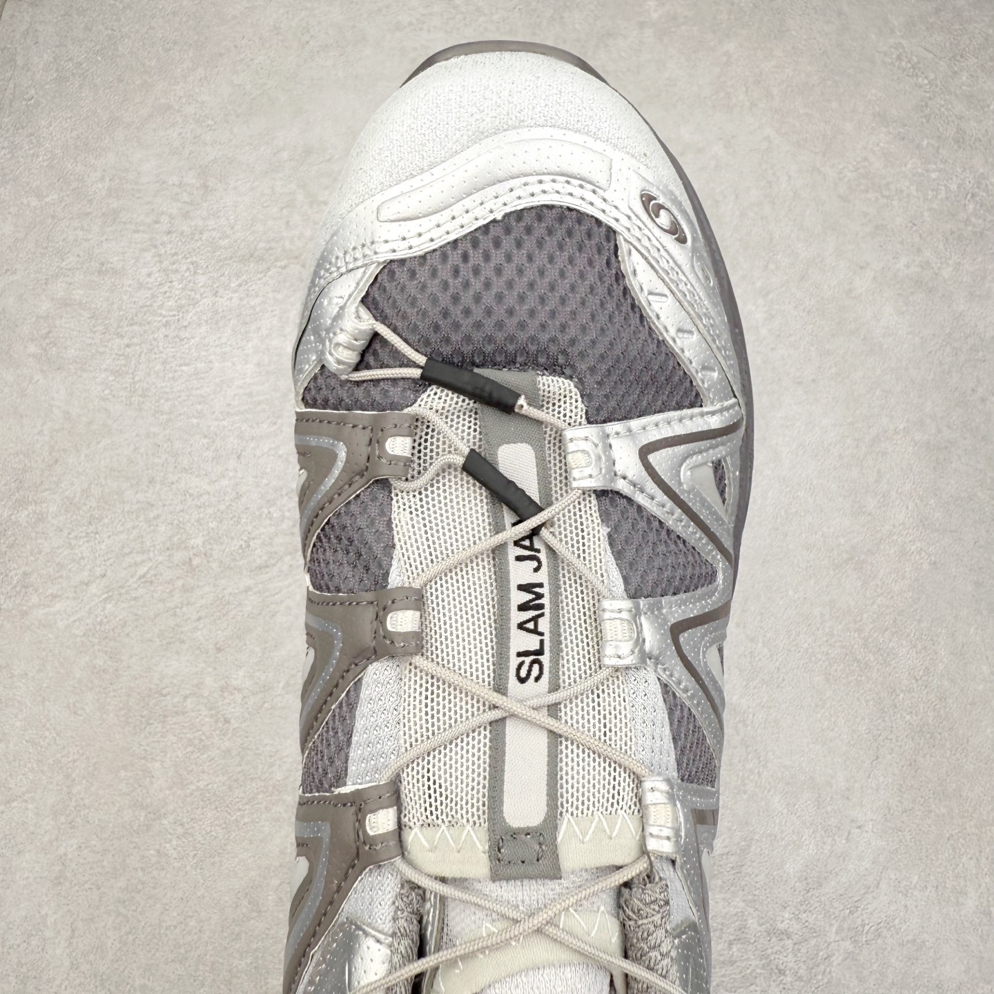 图片[4]-＃福利特价️ Salomon XT-QUEST ADV 萨洛蒙潮流越野机能户外功能鞋 纯原外贸平台特供订单 耗时半年巨作 全套原纸板楦头开发 原厂特供网布配套加持 确保原汁原味 完美呈现版型 原档数据独家私模五层组合大底 男女鞋同步官方开发至46.5 原装Ortholite轻量化鞋垫 中底布带钢印编号 原厂TPU锁扣 进口港宝加持 后跟自然饱满 还原公司包裹性 基于 SALOMON 初代 XT 鞋身造型并搭载 4D ADVANCED CHASSIS™ 大底打造而成 为这款 XT-QUEST 带来了多项足部控制与保护等功能性 如在运动过程中控制左右晃动的过程而提高稳定性、改善长途越野过程中足中到足尖的过渡、提高感知岩石的精确度以抵抗尖锐物体对脚底的伤害以及采用动态缓冲来增强穿着舒适感 从而减轻疲劳感 使 XT-QUEST 成为一双舒适且安全的户外之履 尺码：36 36.5 37.5 38 38.5 39 40 40.5 41 42 42.5 43 44 44.5 45-选品中心