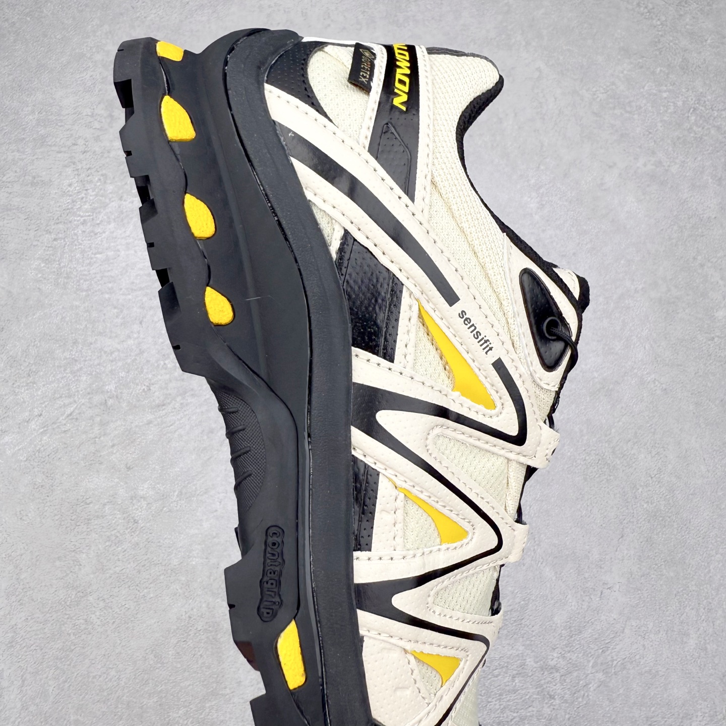 图片[6]-＃福利特价️ Salomon XT-QUEST ADV 萨洛蒙潮流越野机能户外功能鞋 纯原外贸平台特供订单 耗时半年巨作 全套原纸板楦头开发 原厂特供网布配套加持 确保原汁原味 完美呈现版型 原档数据独家私模五层组合大底 男女鞋同步官方开发至46.5 原装Ortholite轻量化鞋垫 中底布带钢印编号 原厂TPU锁扣 进口港宝加持 后跟自然饱满 还原公司包裹性 基于 SALOMON 初代 XT 鞋身造型并搭载 4D ADVANCED CHASSIS™ 大底打造而成 为这款 XT-QUEST 带来了多项足部控制与保护等功能性 如在运动过程中控制左右晃动的过程而提高稳定性、改善长途越野过程中足中到足尖的过渡、提高感知岩石的精确度以抵抗尖锐物体对脚底的伤害以及采用动态缓冲来增强穿着舒适感 从而减轻疲劳感 使 XT-QUEST 成为一双舒适且安全的户外之履 尺码：36 36.5 37.5 38 38.5 39 40 40.5 41 42 42.5 43 44 44.5 45-选品中心