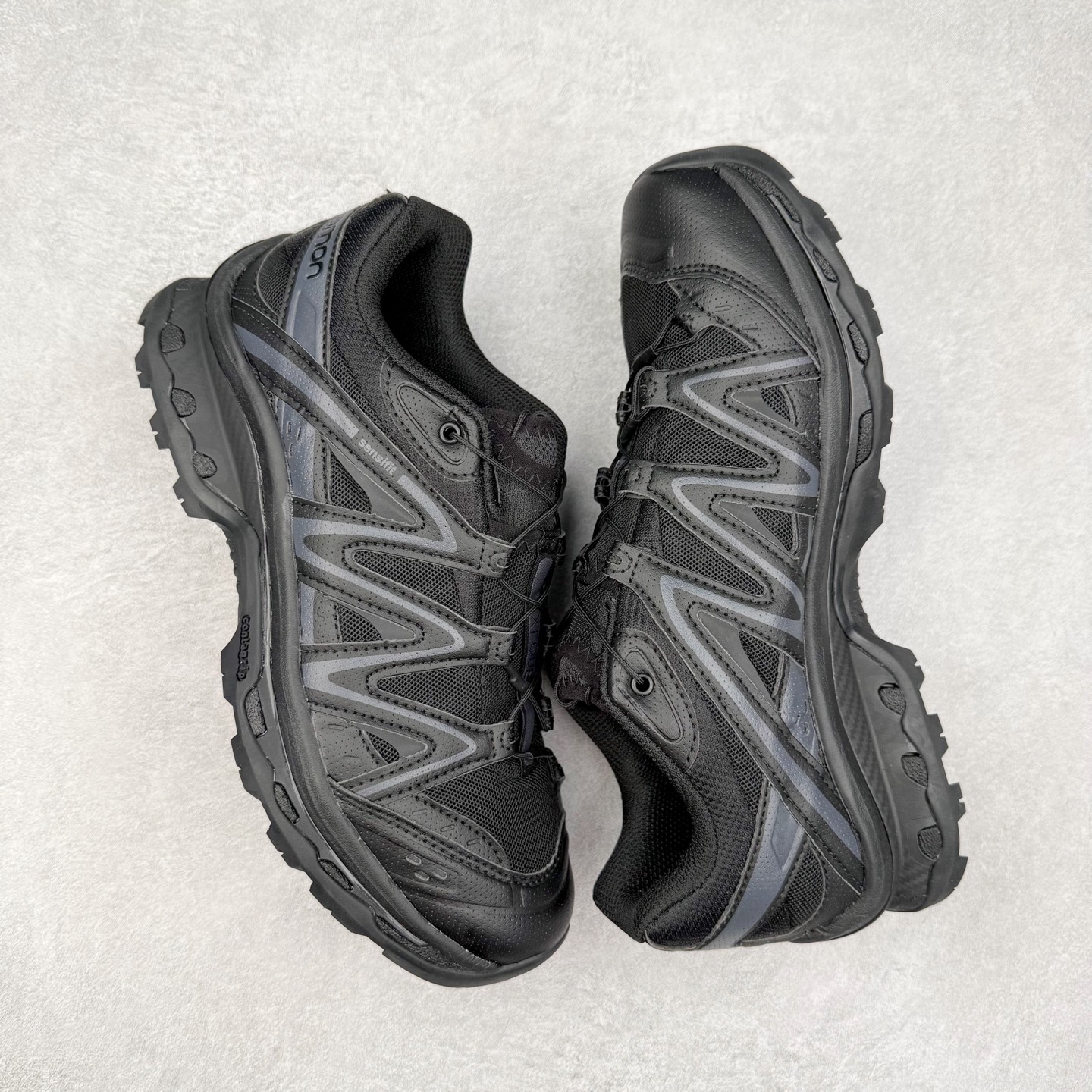 图片[3]-＃福利特价️ Salomon XT-QUEST ADV 萨洛蒙潮流越野机能户外功能鞋 纯原外贸平台特供订单 耗时半年巨作 全套原纸板楦头开发 原厂特供网布配套加持 确保原汁原味 完美呈现版型 原档数据独家私模五层组合大底 男女鞋同步官方开发至46.5 原装Ortholite轻量化鞋垫 中底布带钢印编号 原厂TPU锁扣 进口港宝加持 后跟自然饱满 还原公司包裹性 基于 SALOMON 初代 XT 鞋身造型并搭载 4D ADVANCED CHASSIS™ 大底打造而成 为这款 XT-QUEST 带来了多项足部控制与保护等功能性 如在运动过程中控制左右晃动的过程而提高稳定性、改善长途越野过程中足中到足尖的过渡、提高感知岩石的精确度以抵抗尖锐物体对脚底的伤害以及采用动态缓冲来增强穿着舒适感 从而减轻疲劳感 使 XT-QUEST 成为一双舒适且安全的户外之履 尺码：36 36.5 37.5 38 38.5 39 40 40.5 41 42 42.5 43 44 44.5 45-选品中心