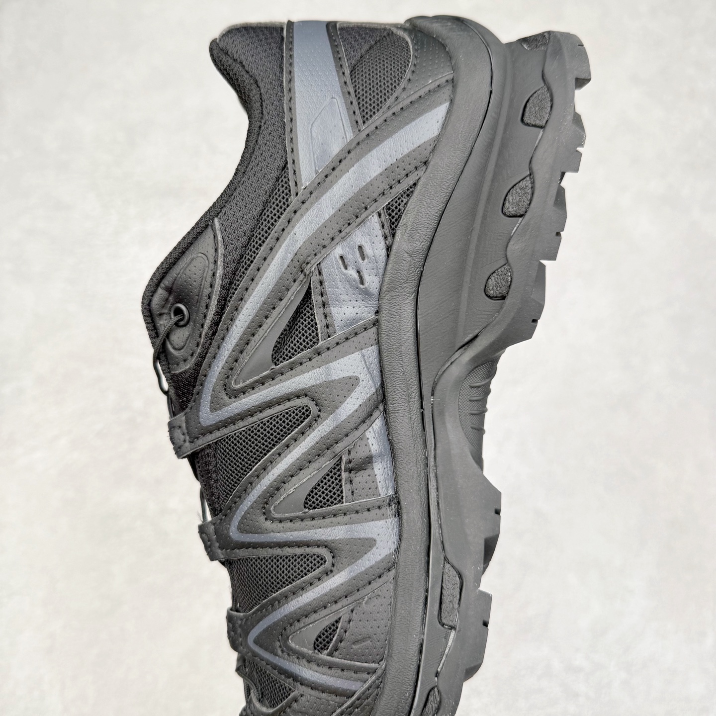 图片[7]-＃福利特价️ Salomon XT-QUEST ADV 萨洛蒙潮流越野机能户外功能鞋 纯原外贸平台特供订单 耗时半年巨作 全套原纸板楦头开发 原厂特供网布配套加持 确保原汁原味 完美呈现版型 原档数据独家私模五层组合大底 男女鞋同步官方开发至46.5 原装Ortholite轻量化鞋垫 中底布带钢印编号 原厂TPU锁扣 进口港宝加持 后跟自然饱满 还原公司包裹性 基于 SALOMON 初代 XT 鞋身造型并搭载 4D ADVANCED CHASSIS™ 大底打造而成 为这款 XT-QUEST 带来了多项足部控制与保护等功能性 如在运动过程中控制左右晃动的过程而提高稳定性、改善长途越野过程中足中到足尖的过渡、提高感知岩石的精确度以抵抗尖锐物体对脚底的伤害以及采用动态缓冲来增强穿着舒适感 从而减轻疲劳感 使 XT-QUEST 成为一双舒适且安全的户外之履 尺码：36 36.5 37.5 38 38.5 39 40 40.5 41 42 42.5 43 44 44.5 45-选品中心