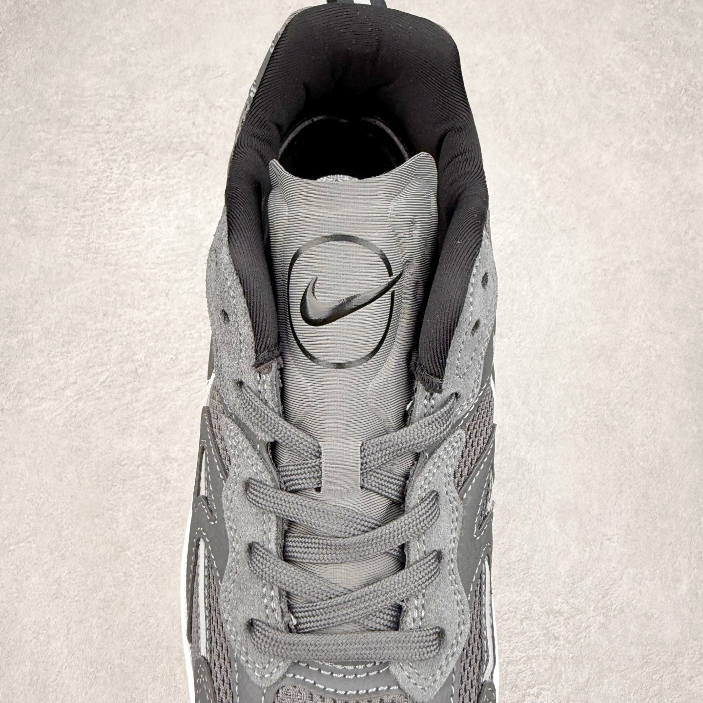 图片[5]-＃奥莱订单福利 NIKE JAM 系列舒适时尚防滑耐磨低帮生活休闲鞋 独家渠道 市面未流通批次 奥莱直播间499 599一样的东西 碾压市面现存所有版本 公司一样的东西 超值回馈 帮你省钱 采用鞋面合成皮革与网眼布设计 以便于运动员在霹雳舞运动中的保护和耐穿 中底设计细节采用翻转SWOOSH设计 使得倒立动作时更显帅气 鞋子中的整体结构下降 有助于提供更好的缓震效果 设计语言来与NIKE 2000年跑跑鞋中汲取的材料组合以及设计语言 鞋子在线条处大量采用反光效果 尺码：36 37.5 38 39 40 41 42 43 44 45-选品中心