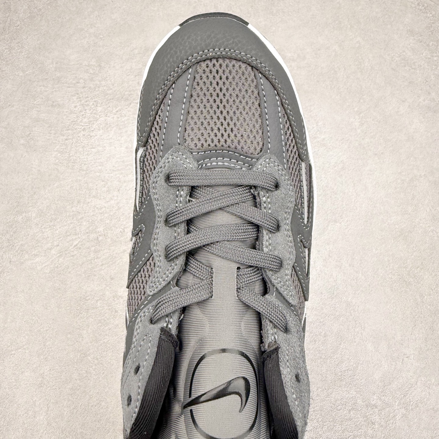 图片[4]-＃奥莱订单福利 NIKE JAM 系列舒适时尚防滑耐磨低帮生活休闲鞋 独家渠道 市面未流通批次 奥莱直播间499 599一样的东西 碾压市面现存所有版本 公司一样的东西 超值回馈 帮你省钱 采用鞋面合成皮革与网眼布设计 以便于运动员在霹雳舞运动中的保护和耐穿 中底设计细节采用翻转SWOOSH设计 使得倒立动作时更显帅气 鞋子中的整体结构下降 有助于提供更好的缓震效果 设计语言来与NIKE 2000年跑跑鞋中汲取的材料组合以及设计语言 鞋子在线条处大量采用反光效果 尺码：36 37.5 38 39 40 41 42 43 44 45-选品中心