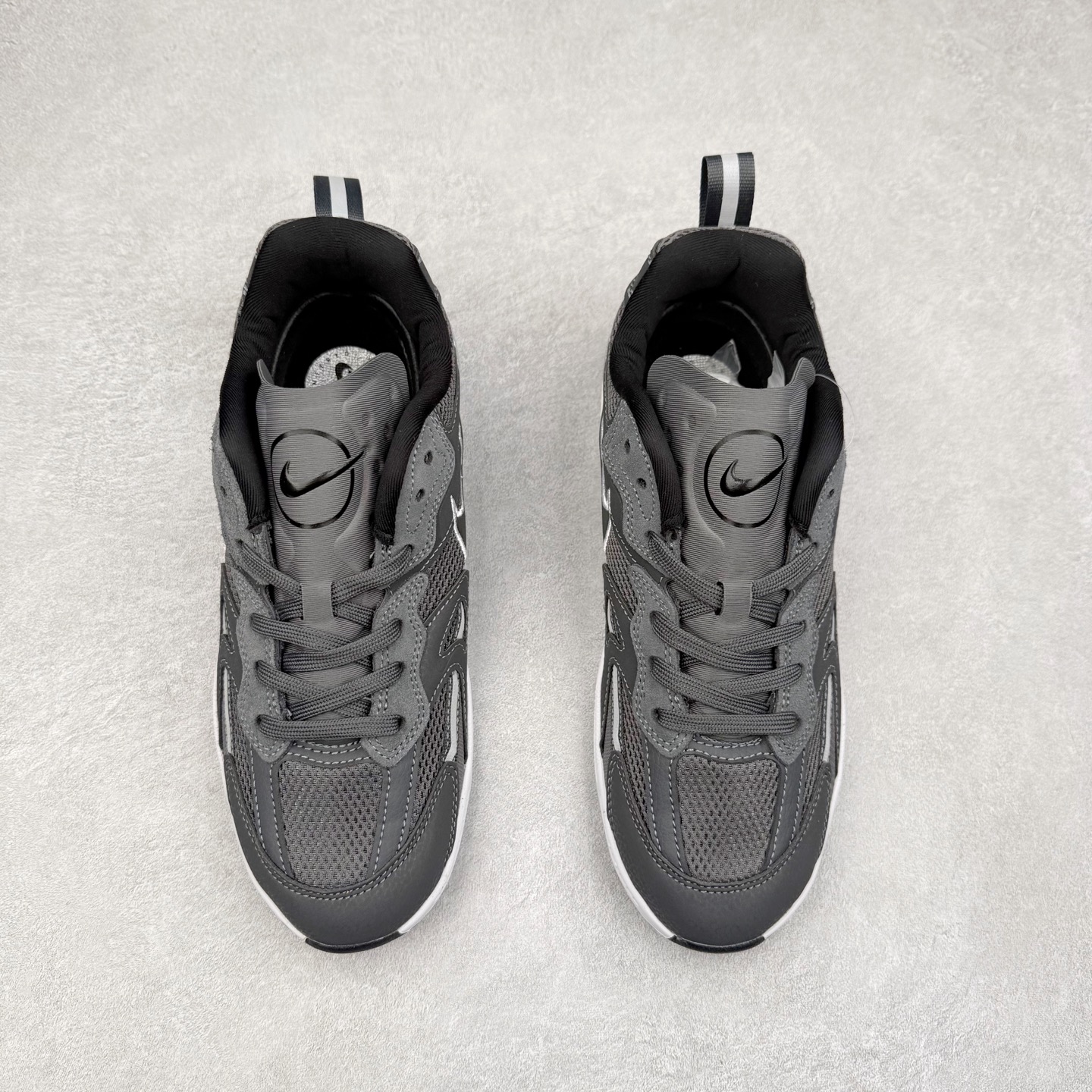 图片[2]-＃奥莱订单福利 NIKE JAM 系列舒适时尚防滑耐磨低帮生活休闲鞋 独家渠道 市面未流通批次 奥莱直播间499 599一样的东西 碾压市面现存所有版本 公司一样的东西 超值回馈 帮你省钱 采用鞋面合成皮革与网眼布设计 以便于运动员在霹雳舞运动中的保护和耐穿 中底设计细节采用翻转SWOOSH设计 使得倒立动作时更显帅气 鞋子中的整体结构下降 有助于提供更好的缓震效果 设计语言来与NIKE 2000年跑跑鞋中汲取的材料组合以及设计语言 鞋子在线条处大量采用反光效果 尺码：36 37.5 38 39 40 41 42 43 44 45-选品中心