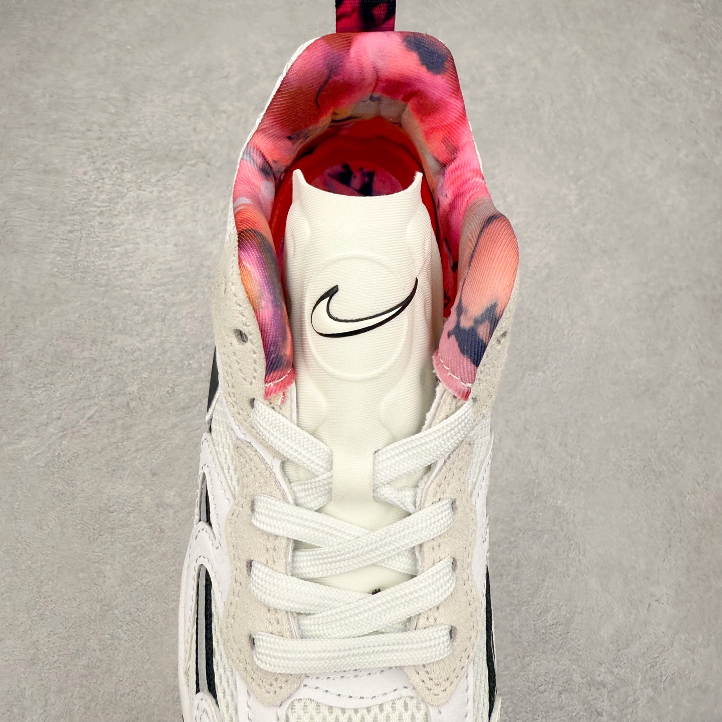 图片[5]-＃奥莱订单福利 NIKE JAM 系列舒适时尚防滑耐磨低帮生活休闲鞋 独家渠道 市面未流通批次 奥莱直播间499 599一样的东西 碾压市面现存所有版本 公司一样的东西 超值回馈 帮你省钱 采用鞋面合成皮革与网眼布设计 以便于运动员在霹雳舞运动中的保护和耐穿 中底设计细节采用翻转SWOOSH设计 使得倒立动作时更显帅气 鞋子中的整体结构下降 有助于提供更好的缓震效果 设计语言来与NIKE 2000年跑跑鞋中汲取的材料组合以及设计语言 鞋子在线条处大量采用反光效果 尺码：36 37.5 38 39 40 41 42 43 44 45-选品中心