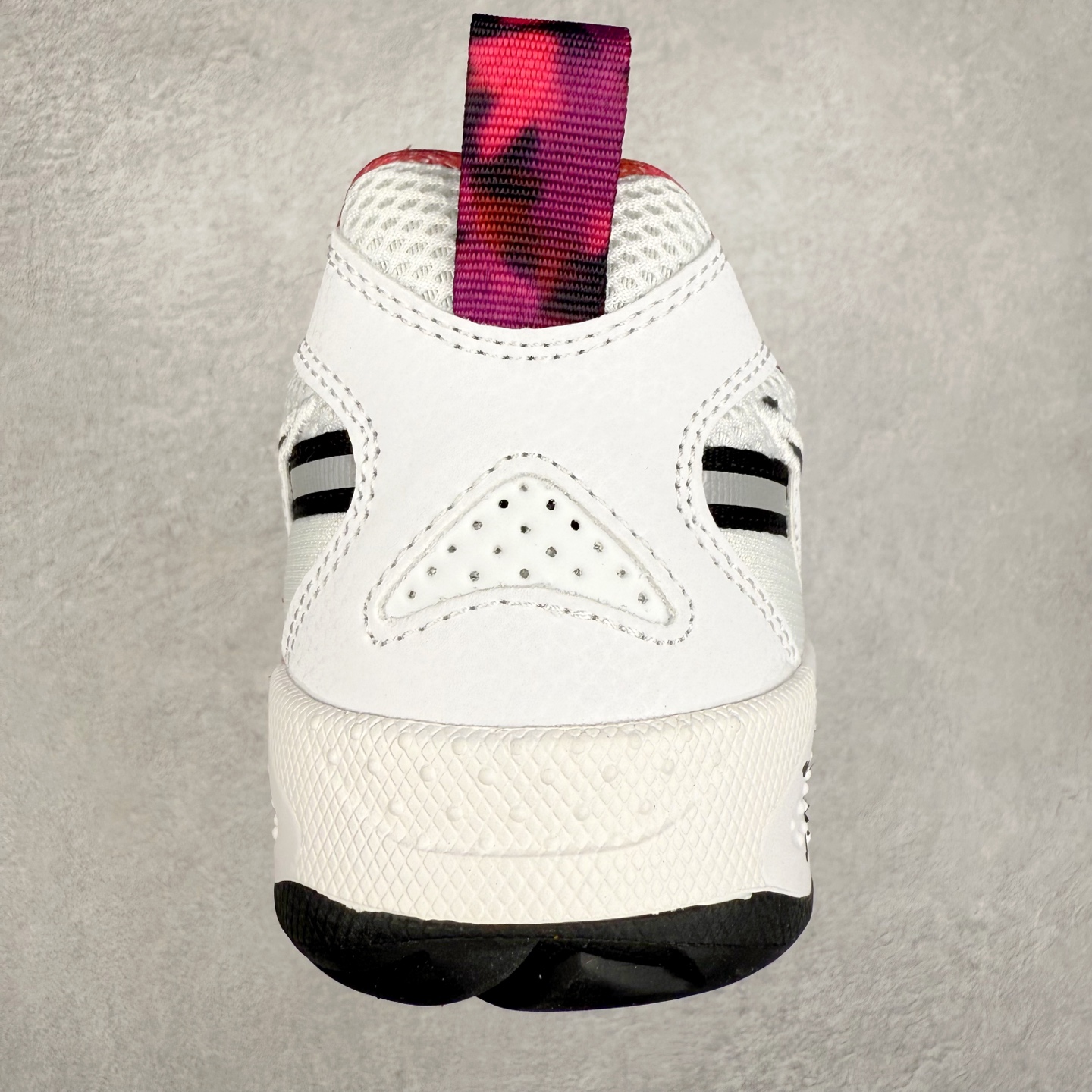 图片[8]-＃奥莱订单福利 NIKE JAM 系列舒适时尚防滑耐磨低帮生活休闲鞋 独家渠道 市面未流通批次 奥莱直播间499 599一样的东西 碾压市面现存所有版本 公司一样的东西 超值回馈 帮你省钱 采用鞋面合成皮革与网眼布设计 以便于运动员在霹雳舞运动中的保护和耐穿 中底设计细节采用翻转SWOOSH设计 使得倒立动作时更显帅气 鞋子中的整体结构下降 有助于提供更好的缓震效果 设计语言来与NIKE 2000年跑跑鞋中汲取的材料组合以及设计语言 鞋子在线条处大量采用反光效果 尺码：36 37.5 38 39 40 41 42 43 44 45-选品中心