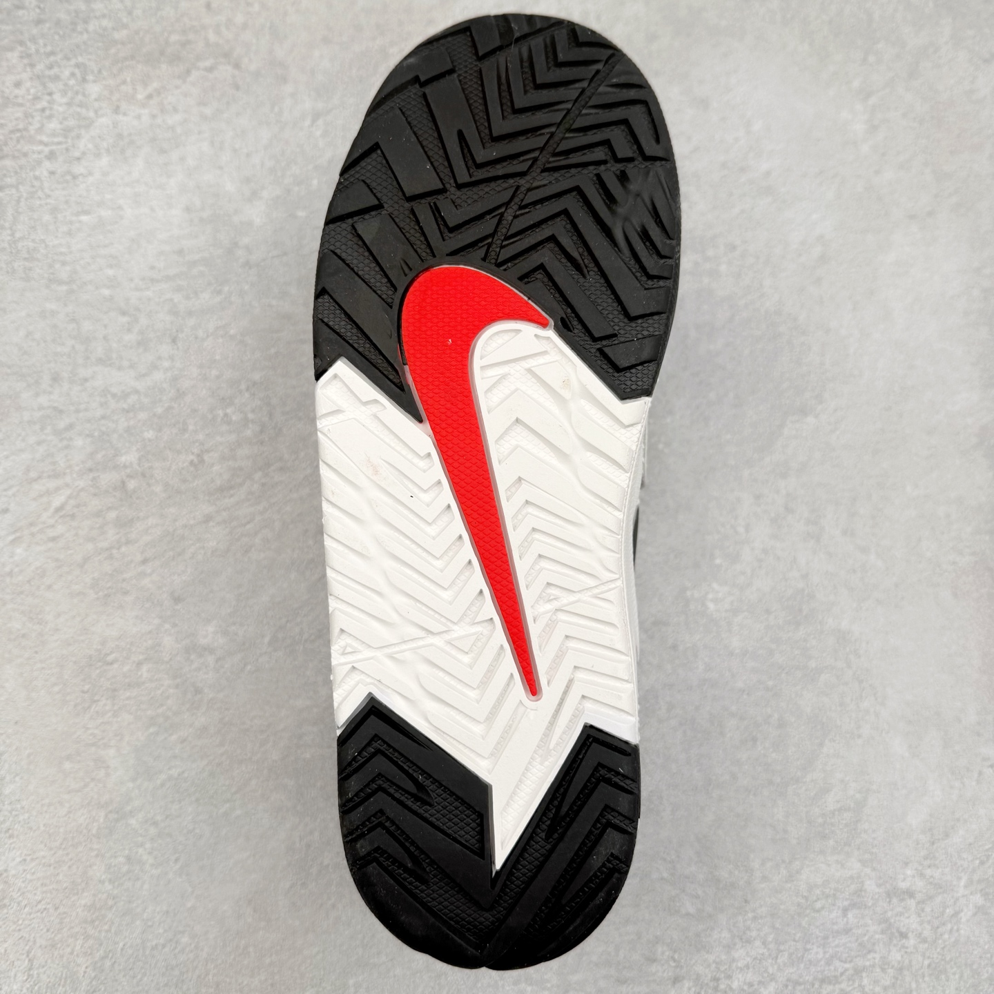 图片[9]-＃奥莱订单福利 NIKE JAM 系列舒适时尚防滑耐磨低帮生活休闲鞋 独家渠道 市面未流通批次 奥莱直播间499 599一样的东西 碾压市面现存所有版本 公司一样的东西 超值回馈 帮你省钱 采用鞋面合成皮革与网眼布设计 以便于运动员在霹雳舞运动中的保护和耐穿 中底设计细节采用翻转SWOOSH设计 使得倒立动作时更显帅气 鞋子中的整体结构下降 有助于提供更好的缓震效果 设计语言来与NIKE 2000年跑跑鞋中汲取的材料组合以及设计语言 鞋子在线条处大量采用反光效果 尺码：36 37.5 38 39 40 41 42 43 44 45-选品中心