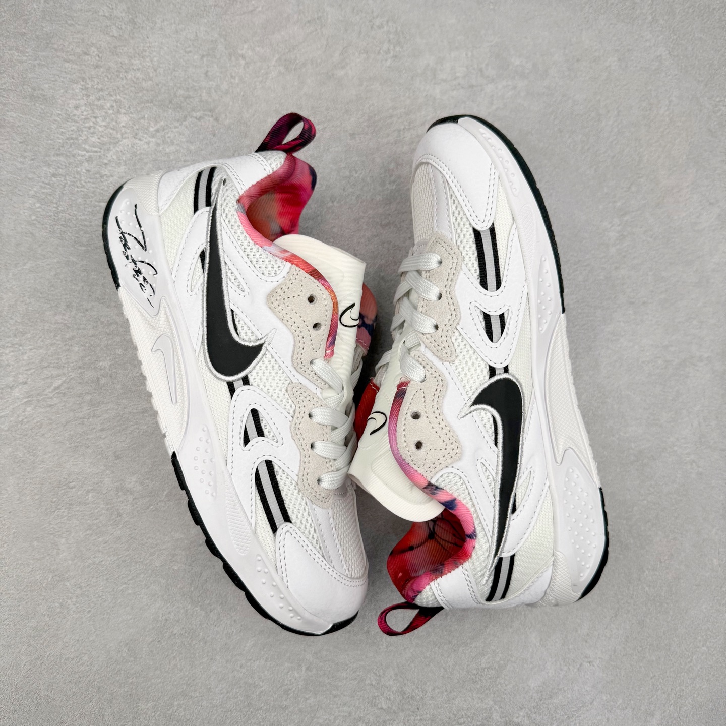 图片[3]-＃奥莱订单福利 NIKE JAM 系列舒适时尚防滑耐磨低帮生活休闲鞋 独家渠道 市面未流通批次 奥莱直播间499 599一样的东西 碾压市面现存所有版本 公司一样的东西 超值回馈 帮你省钱 采用鞋面合成皮革与网眼布设计 以便于运动员在霹雳舞运动中的保护和耐穿 中底设计细节采用翻转SWOOSH设计 使得倒立动作时更显帅气 鞋子中的整体结构下降 有助于提供更好的缓震效果 设计语言来与NIKE 2000年跑跑鞋中汲取的材料组合以及设计语言 鞋子在线条处大量采用反光效果 尺码：36 37.5 38 39 40 41 42 43 44 45-选品中心