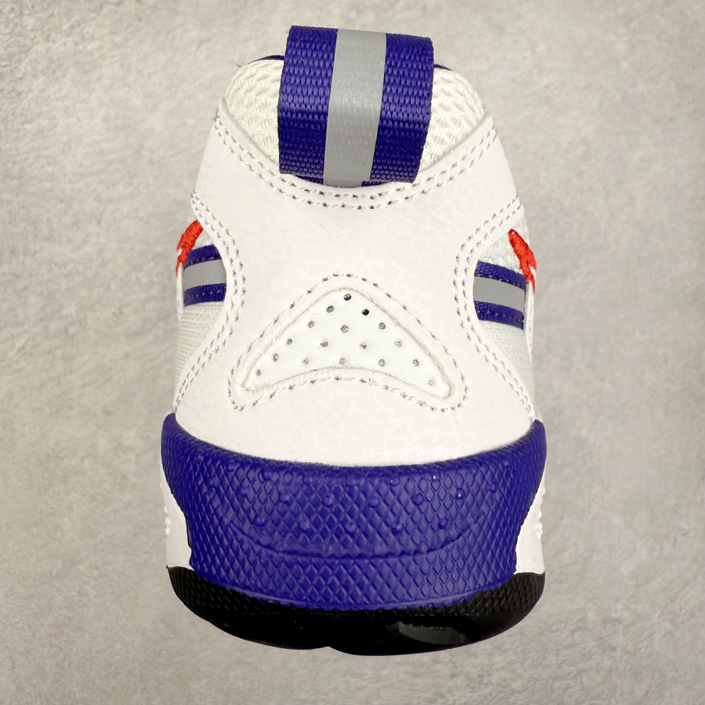 图片[8]-＃奥莱订单福利 NIKE JAM 系列舒适时尚防滑耐磨低帮生活休闲鞋 独家渠道 市面未流通批次 奥莱直播间499 599一样的东西 碾压市面现存所有版本 公司一样的东西 超值回馈 帮你省钱 采用鞋面合成皮革与网眼布设计 以便于运动员在霹雳舞运动中的保护和耐穿 中底设计细节采用翻转SWOOSH设计 使得倒立动作时更显帅气 鞋子中的整体结构下降 有助于提供更好的缓震效果 设计语言来与NIKE 2000年跑跑鞋中汲取的材料组合以及设计语言 鞋子在线条处大量采用反光效果 尺码：36 37.5 38 39 40 41 42 43 44 45-选品中心