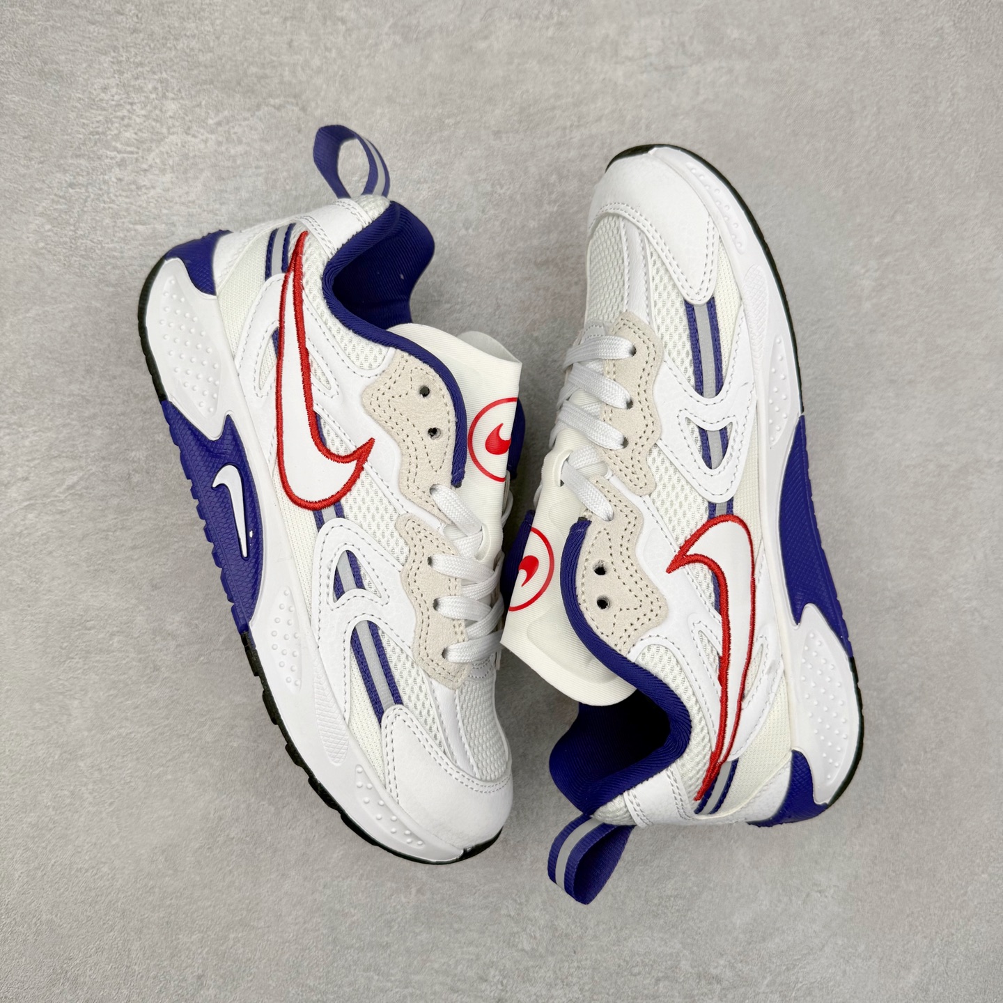 图片[3]-＃奥莱订单福利 NIKE JAM 系列舒适时尚防滑耐磨低帮生活休闲鞋 独家渠道 市面未流通批次 奥莱直播间499 599一样的东西 碾压市面现存所有版本 公司一样的东西 超值回馈 帮你省钱 采用鞋面合成皮革与网眼布设计 以便于运动员在霹雳舞运动中的保护和耐穿 中底设计细节采用翻转SWOOSH设计 使得倒立动作时更显帅气 鞋子中的整体结构下降 有助于提供更好的缓震效果 设计语言来与NIKE 2000年跑跑鞋中汲取的材料组合以及设计语言 鞋子在线条处大量采用反光效果 尺码：36 37.5 38 39 40 41 42 43 44 45-选品中心