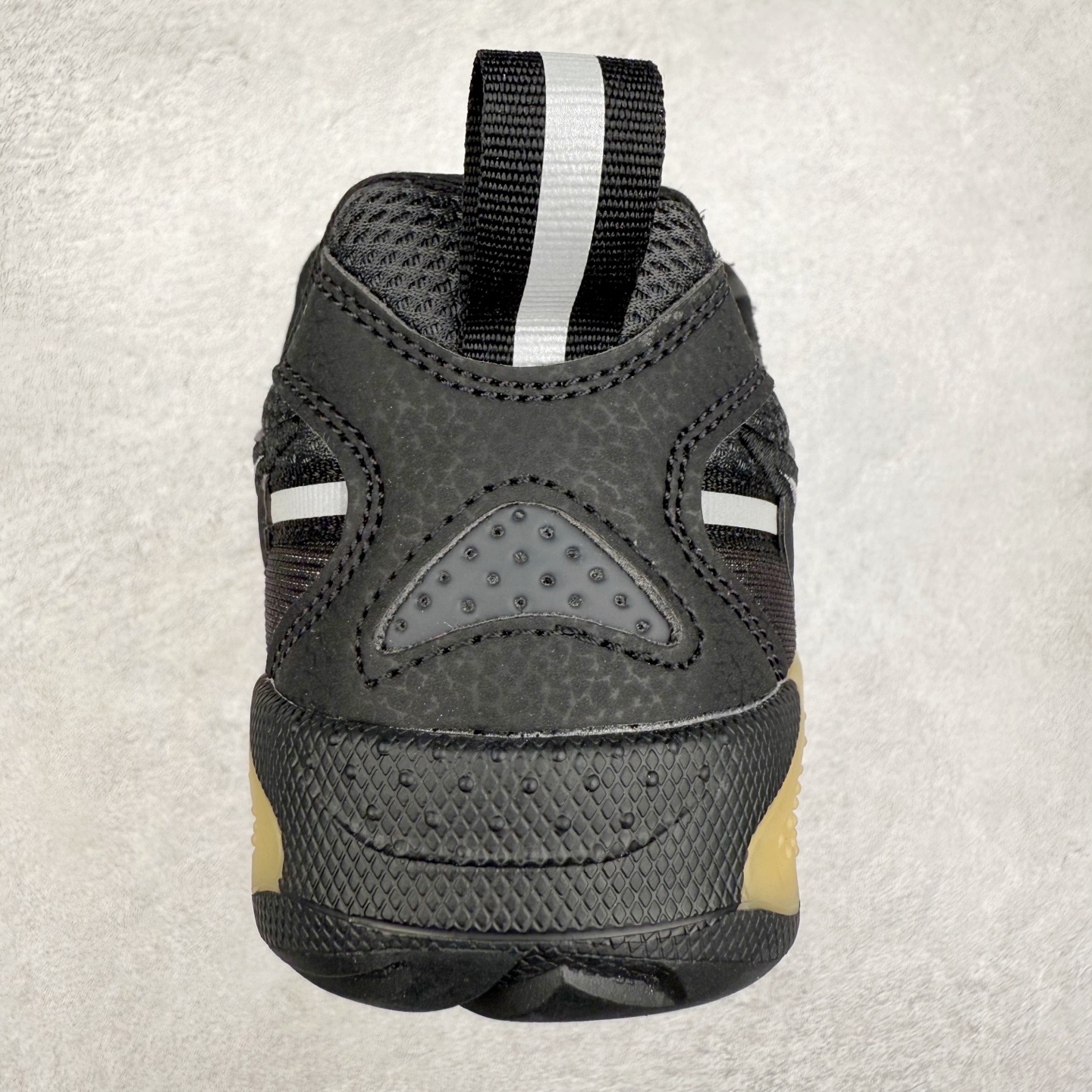 图片[8]-＃奥莱订单福利 NIKE JAM 系列舒适时尚防滑耐磨低帮生活休闲鞋 独家渠道 市面未流通批次 奥莱直播间499 599一样的东西 碾压市面现存所有版本 公司一样的东西 超值回馈 帮你省钱 采用鞋面合成皮革与网眼布设计 以便于运动员在霹雳舞运动中的保护和耐穿 中底设计细节采用翻转SWOOSH设计 使得倒立动作时更显帅气 鞋子中的整体结构下降 有助于提供更好的缓震效果 设计语言来与NIKE 2000年跑跑鞋中汲取的材料组合以及设计语言 鞋子在线条处大量采用反光效果 尺码：36 37.5 38 39 40 41 42 43 44 45-选品中心