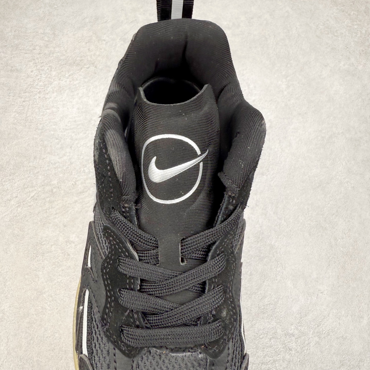 图片[5]-＃奥莱订单福利 NIKE JAM 系列舒适时尚防滑耐磨低帮生活休闲鞋 独家渠道 市面未流通批次 奥莱直播间499 599一样的东西 碾压市面现存所有版本 公司一样的东西 超值回馈 帮你省钱 采用鞋面合成皮革与网眼布设计 以便于运动员在霹雳舞运动中的保护和耐穿 中底设计细节采用翻转SWOOSH设计 使得倒立动作时更显帅气 鞋子中的整体结构下降 有助于提供更好的缓震效果 设计语言来与NIKE 2000年跑跑鞋中汲取的材料组合以及设计语言 鞋子在线条处大量采用反光效果 尺码：36 37.5 38 39 40 41 42 43 44 45-选品中心