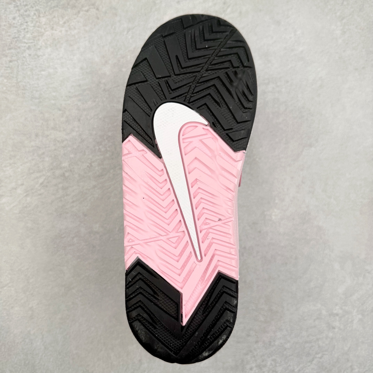 图片[9]-＃奥莱订单福利 NIKE JAM 系列舒适时尚防滑耐磨低帮生活休闲鞋 独家渠道 市面未流通批次 奥莱直播间499 599一样的东西 碾压市面现存所有版本 公司一样的东西 超值回馈 帮你省钱 采用鞋面合成皮革与网眼布设计 以便于运动员在霹雳舞运动中的保护和耐穿 中底设计细节采用翻转SWOOSH设计 使得倒立动作时更显帅气 鞋子中的整体结构下降 有助于提供更好的缓震效果 设计语言来与NIKE 2000年跑跑鞋中汲取的材料组合以及设计语言 鞋子在线条处大量采用反光效果 尺码：36 37.5 38 39 40 41 42 43 44 45-选品中心