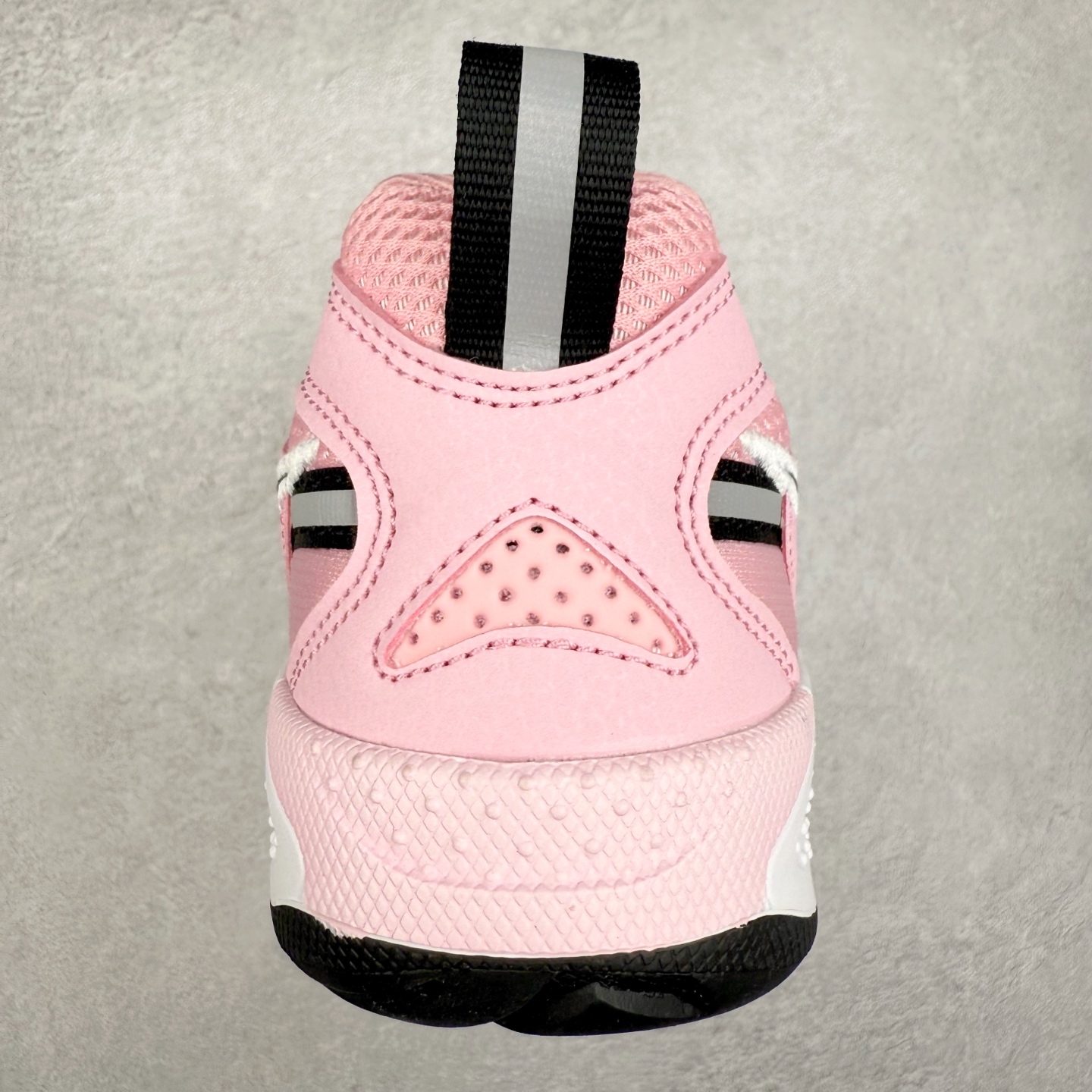 图片[8]-＃奥莱订单福利 NIKE JAM 系列舒适时尚防滑耐磨低帮生活休闲鞋 独家渠道 市面未流通批次 奥莱直播间499 599一样的东西 碾压市面现存所有版本 公司一样的东西 超值回馈 帮你省钱 采用鞋面合成皮革与网眼布设计 以便于运动员在霹雳舞运动中的保护和耐穿 中底设计细节采用翻转SWOOSH设计 使得倒立动作时更显帅气 鞋子中的整体结构下降 有助于提供更好的缓震效果 设计语言来与NIKE 2000年跑跑鞋中汲取的材料组合以及设计语言 鞋子在线条处大量采用反光效果 尺码：36 37.5 38 39 40 41 42 43 44 45-选品中心