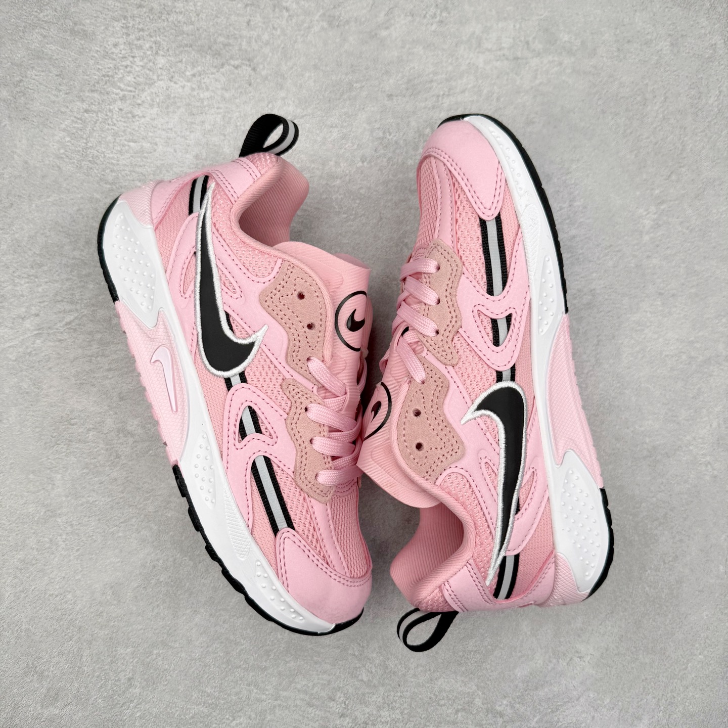 图片[3]-＃奥莱订单福利 NIKE JAM 系列舒适时尚防滑耐磨低帮生活休闲鞋 独家渠道 市面未流通批次 奥莱直播间499 599一样的东西 碾压市面现存所有版本 公司一样的东西 超值回馈 帮你省钱 采用鞋面合成皮革与网眼布设计 以便于运动员在霹雳舞运动中的保护和耐穿 中底设计细节采用翻转SWOOSH设计 使得倒立动作时更显帅气 鞋子中的整体结构下降 有助于提供更好的缓震效果 设计语言来与NIKE 2000年跑跑鞋中汲取的材料组合以及设计语言 鞋子在线条处大量采用反光效果 尺码：36 37.5 38 39 40 41 42 43 44 45-选品中心