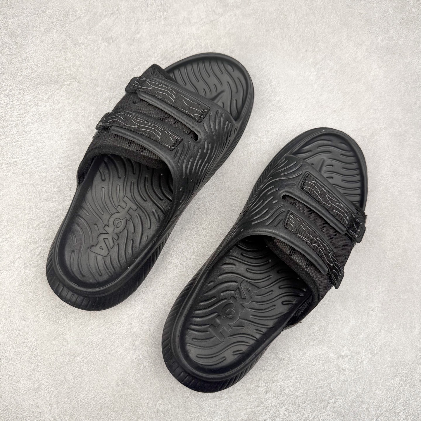 图片[3]-HOKA ONE ONE ORA Luxe 减震轻便舒缓运动 EVA 防滑一字拖鞋 男女同款 实拍调校N版已经零色差零失真 百分百还原实物色彩所见即所得 不存在货不对板色差等低级问题 选购参考实物拍摄 不混卖不参货 只用心做好货严格选品 承诺混一赔十 尺码：36 36.5 37.5 38 38.5 39 40 40.5 41 42 42.5 43 44 44.5 45-选品中心