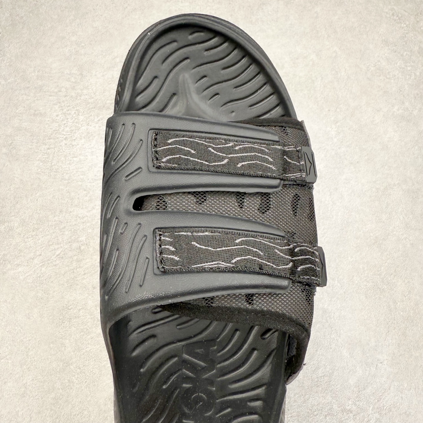 图片[4]-HOKA ONE ONE ORA Luxe 减震轻便舒缓运动 EVA 防滑一字拖鞋 男女同款 实拍调校N版已经零色差零失真 百分百还原实物色彩所见即所得 不存在货不对板色差等低级问题 选购参考实物拍摄 不混卖不参货 只用心做好货严格选品 承诺混一赔十 尺码：36 36.5 37.5 38 38.5 39 40 40.5 41 42 42.5 43 44 44.5 45-选品中心