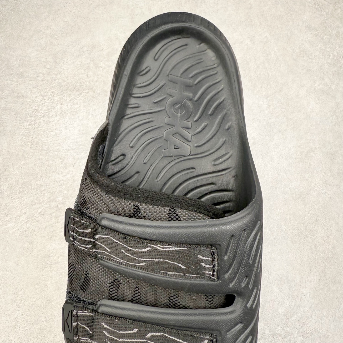 图片[5]-HOKA ONE ONE ORA Luxe 减震轻便舒缓运动 EVA 防滑一字拖鞋 男女同款 实拍调校N版已经零色差零失真 百分百还原实物色彩所见即所得 不存在货不对板色差等低级问题 选购参考实物拍摄 不混卖不参货 只用心做好货严格选品 承诺混一赔十 尺码：36 36.5 37.5 38 38.5 39 40 40.5 41 42 42.5 43 44 44.5 45-选品中心