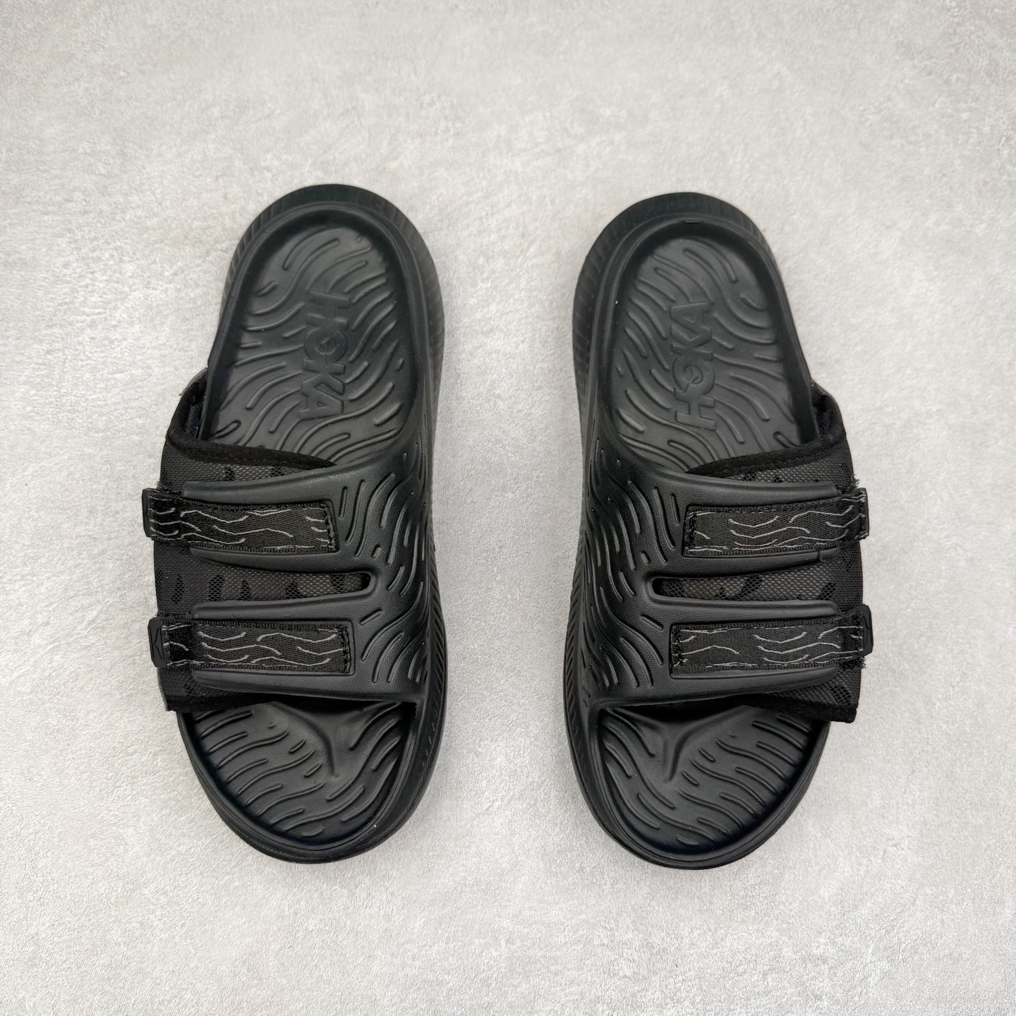 图片[2]-HOKA ONE ONE ORA Luxe 减震轻便舒缓运动 EVA 防滑一字拖鞋 男女同款 实拍调校N版已经零色差零失真 百分百还原实物色彩所见即所得 不存在货不对板色差等低级问题 选购参考实物拍摄 不混卖不参货 只用心做好货严格选品 承诺混一赔十 尺码：36 36.5 37.5 38 38.5 39 40 40.5 41 42 42.5 43 44 44.5 45-选品中心