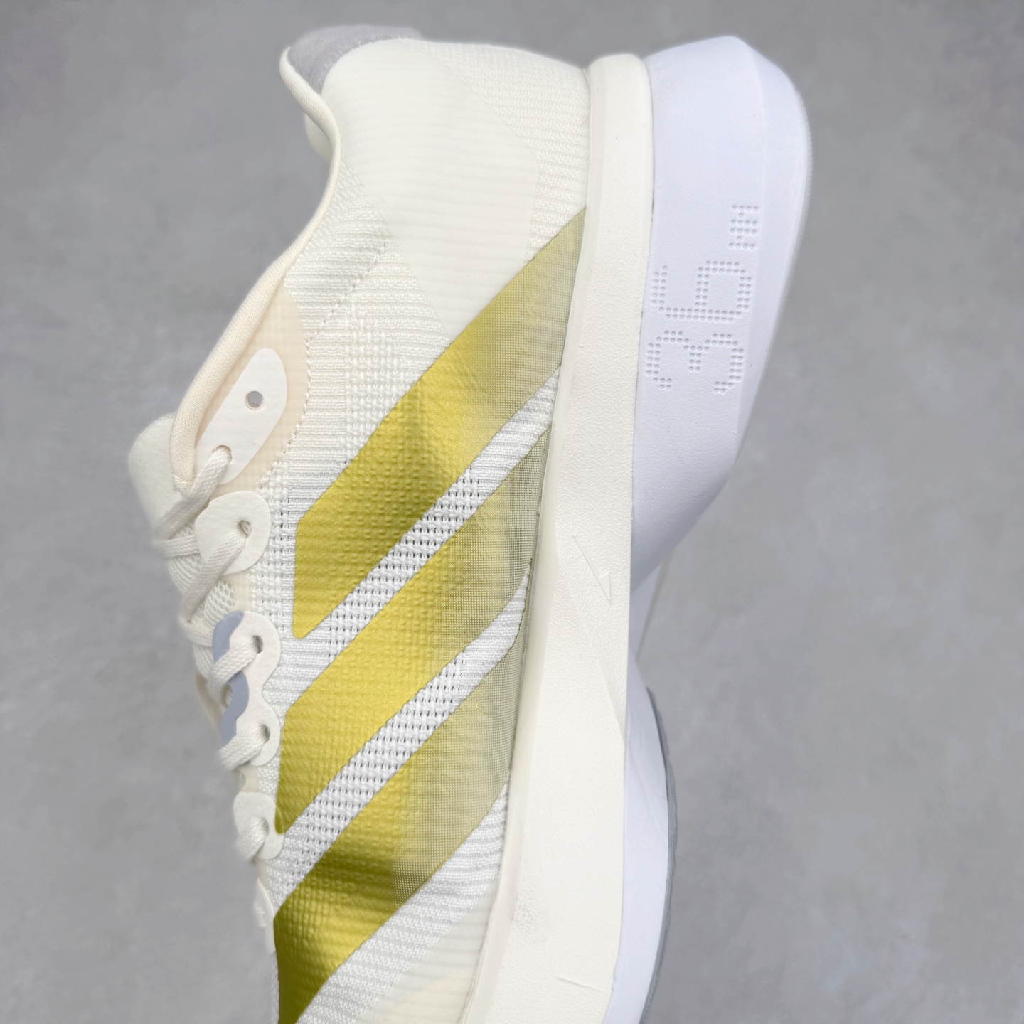 图片[7]-AD Adizero Boston 13 夏季透气网眼竞速跑鞋 JS4947 融合Lightstrike和Lightstrike Pro技术 采用乙烯/乙酸乙烯酯(EVA)材质 打造舒适中底 含ENERGYROD能量碳柱 旨在为步伐添活力 尺码：36 36.5 37 38 38.5 39 40 40.5 41 42 42.5 43 44 44.5 45-选品中心