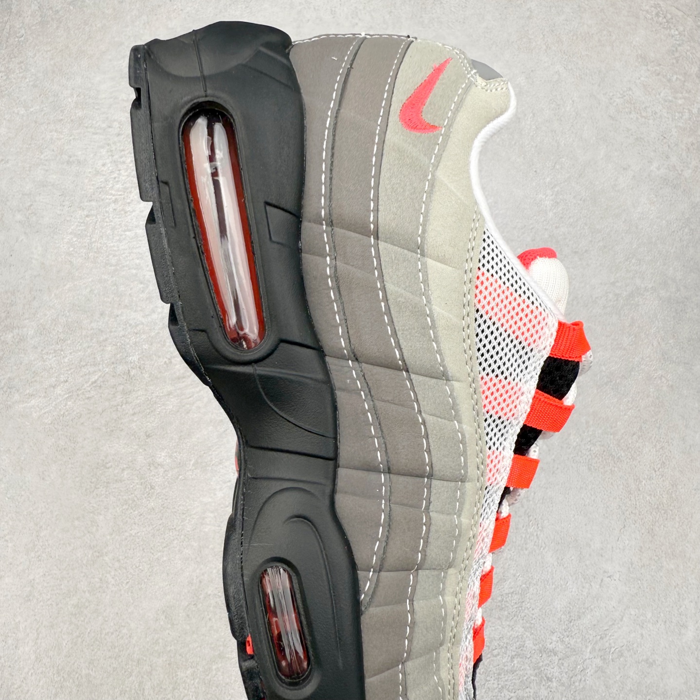 图片[6]-＃纯原 NK Air Max 95 复古减震气垫跑鞋 AT2865-100 经典重温 外单专供大厂出品 品质稳定 一百余色 终端操作 鞋款设计灵感源于人体构造 中底设计基于人体的脊柱构造 是整体设计的核心 尼龙孔眼代表了肋骨 而分层式面板和网眼象征着肌肉纤维和肉体组织 Air Max 95采用了两个独立的吹塑成型的Air-Sole单元 并首次在前掌使用可视化气垫设计 Swoosh logo夜当作一个 点符号放在了鞋子的后帮位置 20年的发展让 AIR MAX 95有了不同的故事 20年后再度面向世人的时候 焕然一新的面貌 让人有了另外一种清新脱俗的感觉 尺码：36 36.5 37.5 38 38.5 39 40 40.5 41 42 42.5 43 44 44.5 45 46 47.5-选品中心