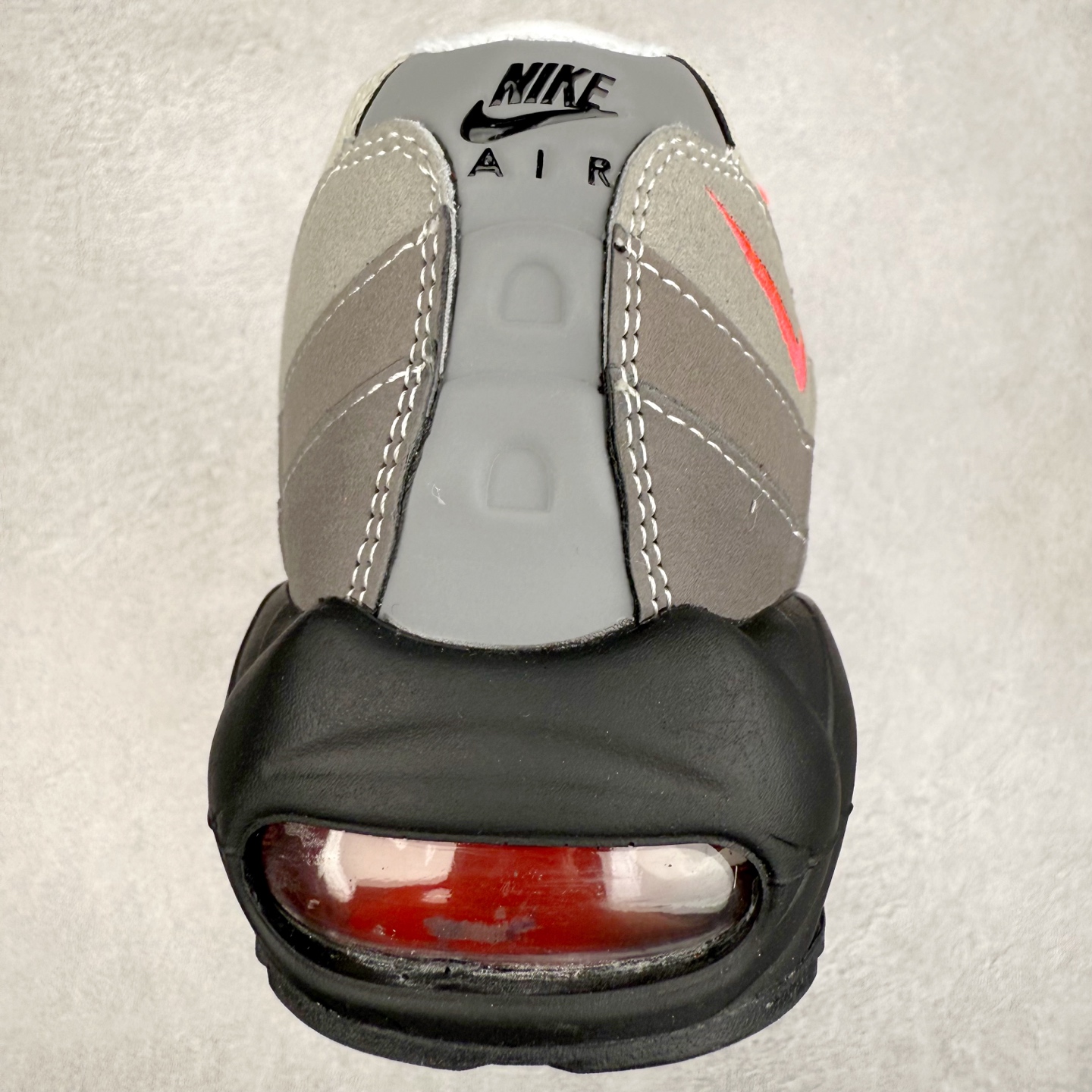 图片[8]-＃纯原 NK Air Max 95 复古减震气垫跑鞋 AT2865-100 经典重温 外单专供大厂出品 品质稳定 一百余色 终端操作 鞋款设计灵感源于人体构造 中底设计基于人体的脊柱构造 是整体设计的核心 尼龙孔眼代表了肋骨 而分层式面板和网眼象征着肌肉纤维和肉体组织 Air Max 95采用了两个独立的吹塑成型的Air-Sole单元 并首次在前掌使用可视化气垫设计 Swoosh logo夜当作一个 点符号放在了鞋子的后帮位置 20年的发展让 AIR MAX 95有了不同的故事 20年后再度面向世人的时候 焕然一新的面貌 让人有了另外一种清新脱俗的感觉 尺码：36 36.5 37.5 38 38.5 39 40 40.5 41 42 42.5 43 44 44.5 45 46 47.5-选品中心