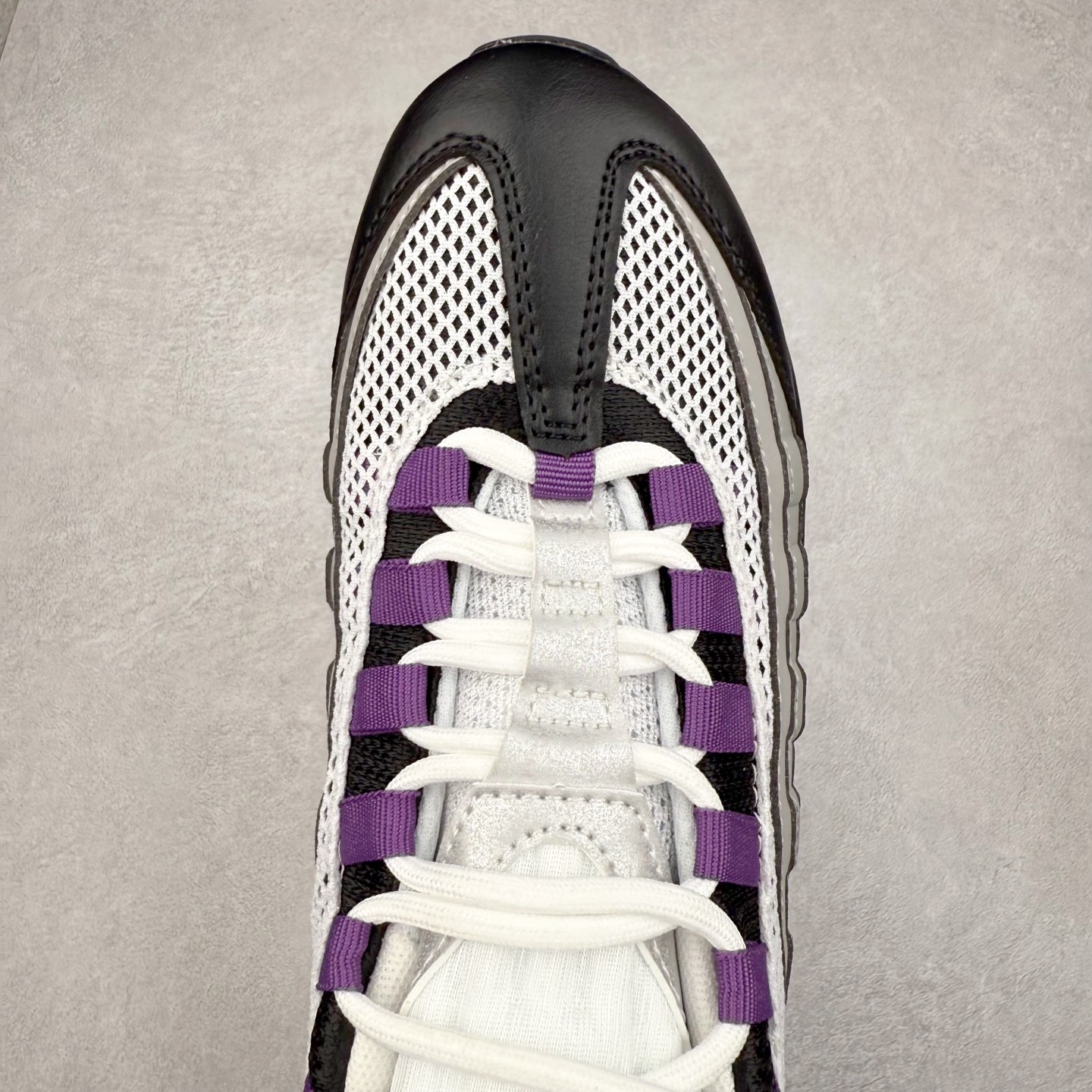 图片[4]-＃纯原 NK Air Max 95 复古减震气垫跑鞋 DH8015-003 经典重温 外单专供大厂出品 品质稳定 一百余色 终端操作 鞋款设计灵感源于人体构造 中底设计基于人体的脊柱构造 是整体设计的核心 尼龙孔眼代表了肋骨 而分层式面板和网眼象征着肌肉纤维和肉体组织 Air Max 95采用了两个独立的吹塑成型的Air-Sole单元 并首次在前掌使用可视化气垫设计 Swoosh logo夜当作一个 点符号放在了鞋子的后帮位置 20年的发展让 AIR MAX 95有了不同的故事 20年后再度面向世人的时候 焕然一新的面貌 让人有了另外一种清新脱俗的感觉 尺码：36 36.5 37.5 38 38.5 39 40 40.5 41 42 42.5 43 44 44.5 45 46 47.5-选品中心