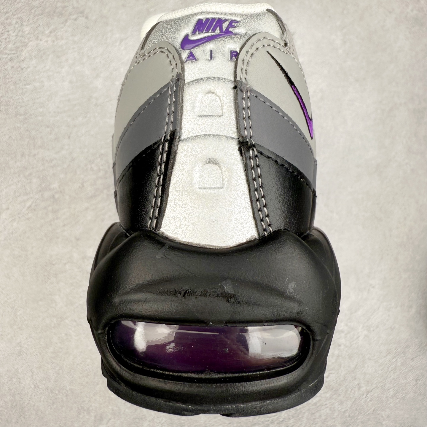 图片[8]-＃纯原 NK Air Max 95 复古减震气垫跑鞋 DH8015-003 经典重温 外单专供大厂出品 品质稳定 一百余色 终端操作 鞋款设计灵感源于人体构造 中底设计基于人体的脊柱构造 是整体设计的核心 尼龙孔眼代表了肋骨 而分层式面板和网眼象征着肌肉纤维和肉体组织 Air Max 95采用了两个独立的吹塑成型的Air-Sole单元 并首次在前掌使用可视化气垫设计 Swoosh logo夜当作一个 点符号放在了鞋子的后帮位置 20年的发展让 AIR MAX 95有了不同的故事 20年后再度面向世人的时候 焕然一新的面貌 让人有了另外一种清新脱俗的感觉 尺码：36 36.5 37.5 38 38.5 39 40 40.5 41 42 42.5 43 44 44.5 45 46 47.5-选品中心