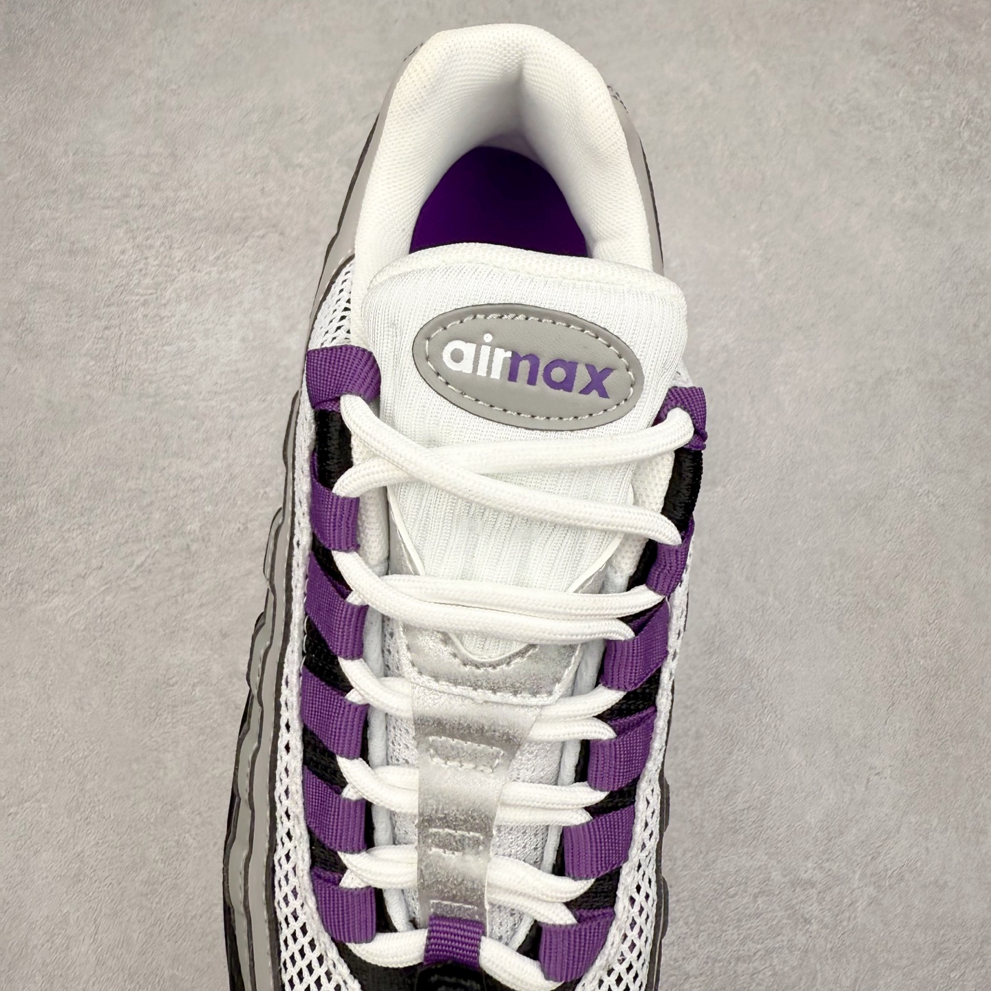 图片[5]-＃纯原 NK Air Max 95 复古减震气垫跑鞋 DH8015-003 经典重温 外单专供大厂出品 品质稳定 一百余色 终端操作 鞋款设计灵感源于人体构造 中底设计基于人体的脊柱构造 是整体设计的核心 尼龙孔眼代表了肋骨 而分层式面板和网眼象征着肌肉纤维和肉体组织 Air Max 95采用了两个独立的吹塑成型的Air-Sole单元 并首次在前掌使用可视化气垫设计 Swoosh logo夜当作一个 点符号放在了鞋子的后帮位置 20年的发展让 AIR MAX 95有了不同的故事 20年后再度面向世人的时候 焕然一新的面貌 让人有了另外一种清新脱俗的感觉 尺码：36 36.5 37.5 38 38.5 39 40 40.5 41 42 42.5 43 44 44.5 45 46 47.5-选品中心