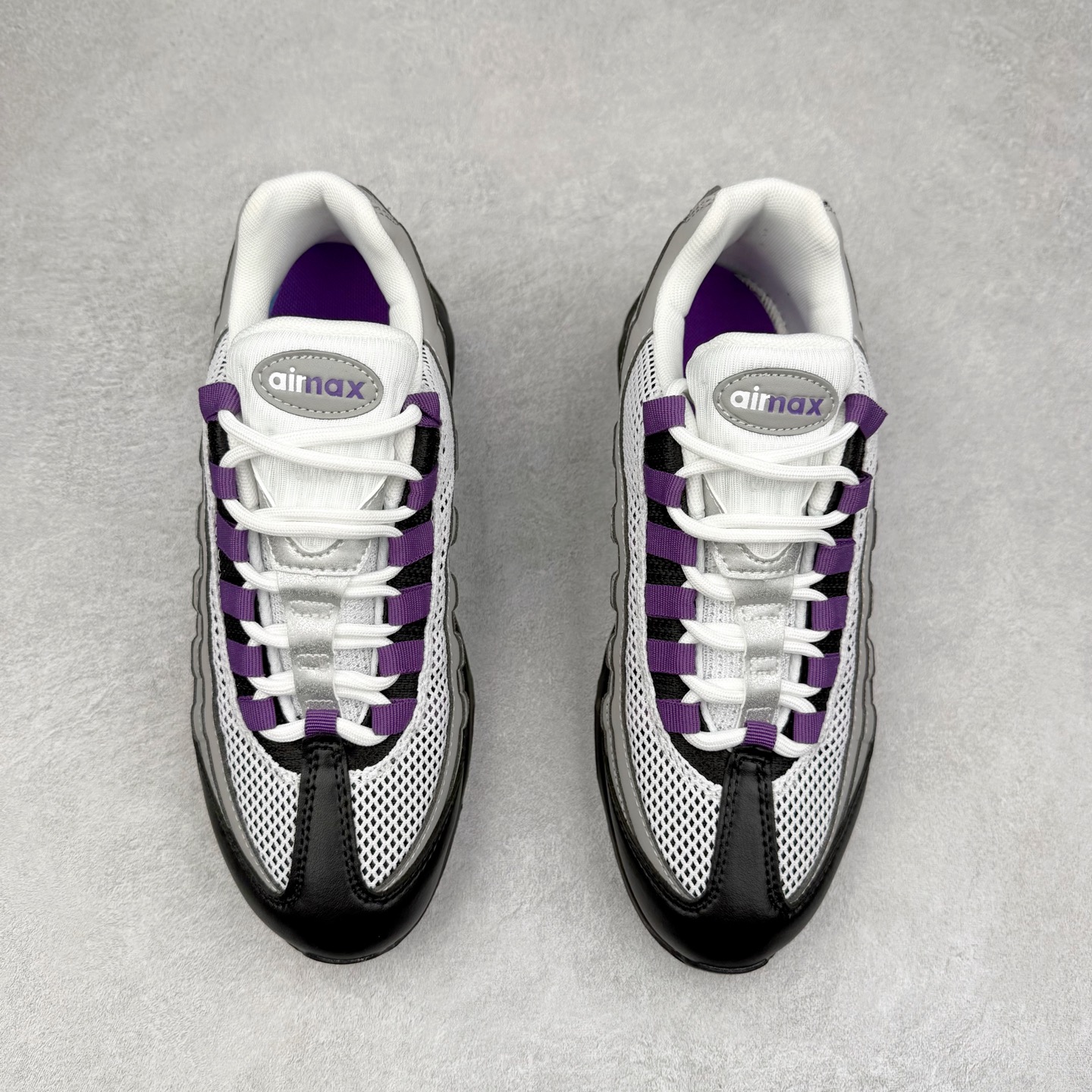 图片[2]-＃纯原 NK Air Max 95 复古减震气垫跑鞋 DH8015-003 经典重温 外单专供大厂出品 品质稳定 一百余色 终端操作 鞋款设计灵感源于人体构造 中底设计基于人体的脊柱构造 是整体设计的核心 尼龙孔眼代表了肋骨 而分层式面板和网眼象征着肌肉纤维和肉体组织 Air Max 95采用了两个独立的吹塑成型的Air-Sole单元 并首次在前掌使用可视化气垫设计 Swoosh logo夜当作一个 点符号放在了鞋子的后帮位置 20年的发展让 AIR MAX 95有了不同的故事 20年后再度面向世人的时候 焕然一新的面貌 让人有了另外一种清新脱俗的感觉 尺码：36 36.5 37.5 38 38.5 39 40 40.5 41 42 42.5 43 44 44.5 45 46 47.5-选品中心