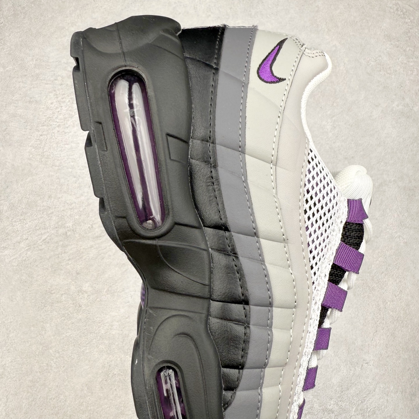 图片[6]-＃纯原 NK Air Max 95 复古减震气垫跑鞋 DH8015-003 经典重温 外单专供大厂出品 品质稳定 一百余色 终端操作 鞋款设计灵感源于人体构造 中底设计基于人体的脊柱构造 是整体设计的核心 尼龙孔眼代表了肋骨 而分层式面板和网眼象征着肌肉纤维和肉体组织 Air Max 95采用了两个独立的吹塑成型的Air-Sole单元 并首次在前掌使用可视化气垫设计 Swoosh logo夜当作一个 点符号放在了鞋子的后帮位置 20年的发展让 AIR MAX 95有了不同的故事 20年后再度面向世人的时候 焕然一新的面貌 让人有了另外一种清新脱俗的感觉 尺码：36 36.5 37.5 38 38.5 39 40 40.5 41 42 42.5 43 44 44.5 45 46 47.5-选品中心