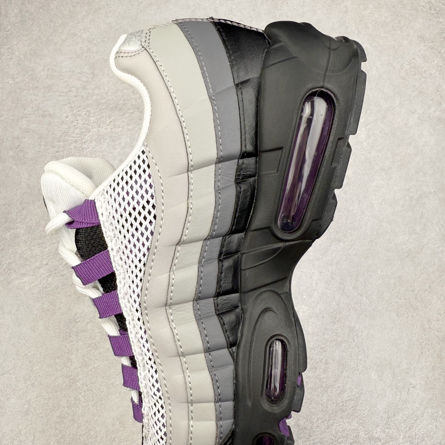 图片[7]-＃纯原 NK Air Max 95 复古减震气垫跑鞋 DH8015-003 经典重温 外单专供大厂出品 品质稳定 一百余色 终端操作 鞋款设计灵感源于人体构造 中底设计基于人体的脊柱构造 是整体设计的核心 尼龙孔眼代表了肋骨 而分层式面板和网眼象征着肌肉纤维和肉体组织 Air Max 95采用了两个独立的吹塑成型的Air-Sole单元 并首次在前掌使用可视化气垫设计 Swoosh logo夜当作一个 点符号放在了鞋子的后帮位置 20年的发展让 AIR MAX 95有了不同的故事 20年后再度面向世人的时候 焕然一新的面貌 让人有了另外一种清新脱俗的感觉 尺码：36 36.5 37.5 38 38.5 39 40 40.5 41 42 42.5 43 44 44.5 45 46 47.5-选品中心