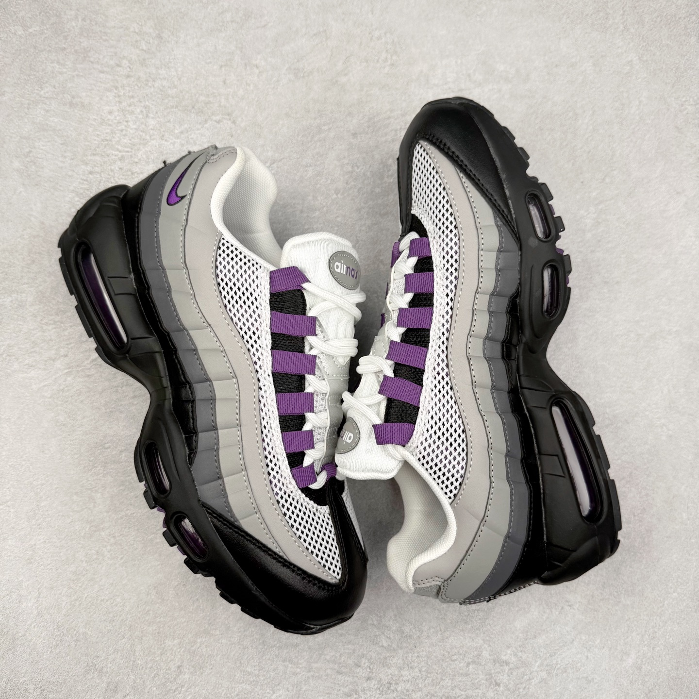 图片[3]-＃纯原 NK Air Max 95 复古减震气垫跑鞋 DH8015-003 经典重温 外单专供大厂出品 品质稳定 一百余色 终端操作 鞋款设计灵感源于人体构造 中底设计基于人体的脊柱构造 是整体设计的核心 尼龙孔眼代表了肋骨 而分层式面板和网眼象征着肌肉纤维和肉体组织 Air Max 95采用了两个独立的吹塑成型的Air-Sole单元 并首次在前掌使用可视化气垫设计 Swoosh logo夜当作一个 点符号放在了鞋子的后帮位置 20年的发展让 AIR MAX 95有了不同的故事 20年后再度面向世人的时候 焕然一新的面貌 让人有了另外一种清新脱俗的感觉 尺码：36 36.5 37.5 38 38.5 39 40 40.5 41 42 42.5 43 44 44.5 45 46 47.5-选品中心