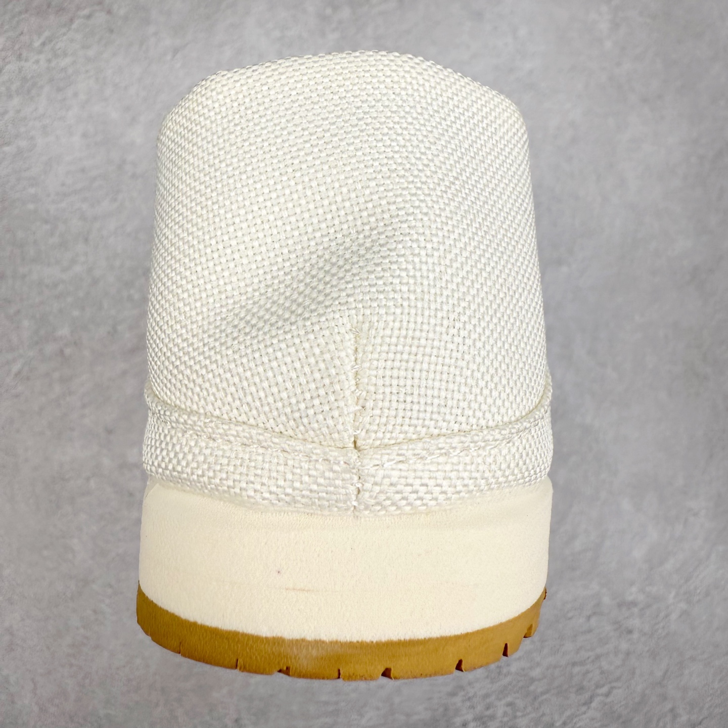 图片[8]-＃C版 Asics Onitsuka Tiger MEXICO 66 亚瑟士鬼冢虎复古经典板鞋 CNY 龙年限定 白红 市场王者选手 海外订单工厂出品 长期生产补货永不断码 超成熟稳定的做工品控 原装全套纸板楦头开发 原汁原味 完美呈现版型 私模正确鞋底咬花纹路 一比一鞋头弧度高度鞋身弧度 绝不口嗨 细节品控鞋型随意秒杀市面 原档咬花纹路私模大底 一个单元有六个三角形 总体形拼接呈现花瓣状 官方四联吊牌 原装Ortholite轻量化鞋垫 原盒原配 质保卡 说明书 钢印防尘纸 纸板中底带钢印 乳胶组合鞋垫 支持全方位的对比专柜 产品从款式颜色造型上体现出追求舒适和细节的完美 鞋类更是推崇手工制作的严谨与完美 融舒适性与可穿性的设计风格 注重细节的完美和别致魅力 既保持稳重 又不失轻松的时尚感 尺码：36 37 37.5 38 39 39.5 40 40.5 41.5 42 42.5 43.5 44 45-选品中心