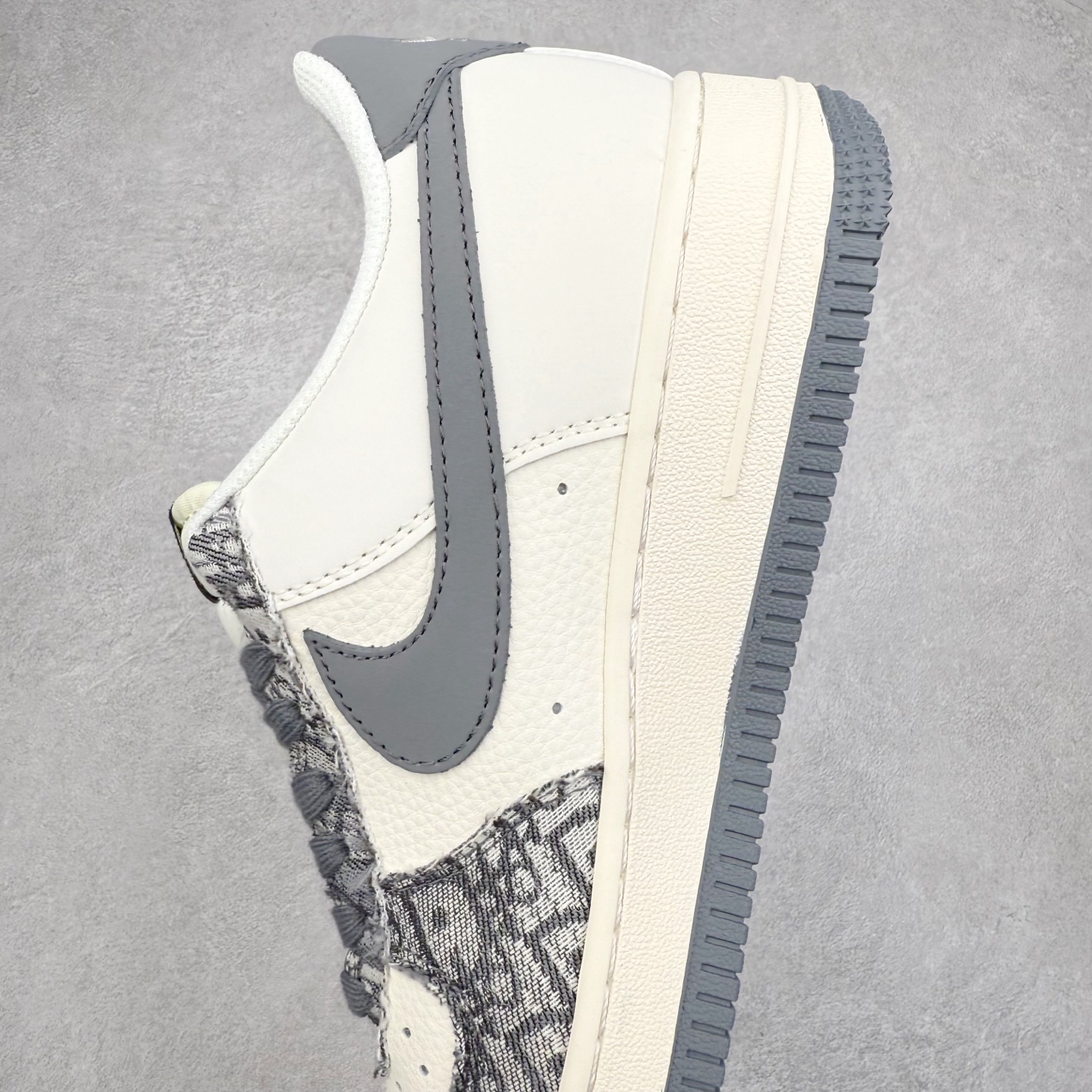 图片[7]-NK Air Force 1´07 Low 空军一号低帮百搭休闲运动板鞋 XS1958-580 柔软、弹性十足的缓震性能和出色的中底设计 横跨复古与现代的外型结合 造就出风靡全球 三十多年的Force 1 直到今天还深受青睐 实拍调校N版已经零色差零失真 百分百还原实物色彩所见即所得 不存在货不对板色差等低级问题 选购参考实物拍摄 不混卖不参货 只用心做好货严格选品 承诺混一赔十 尺码：36 36.5 37.5 38 38.5 39 40 40.5 41 42 42.5 43 44 44.5 45-选品中心