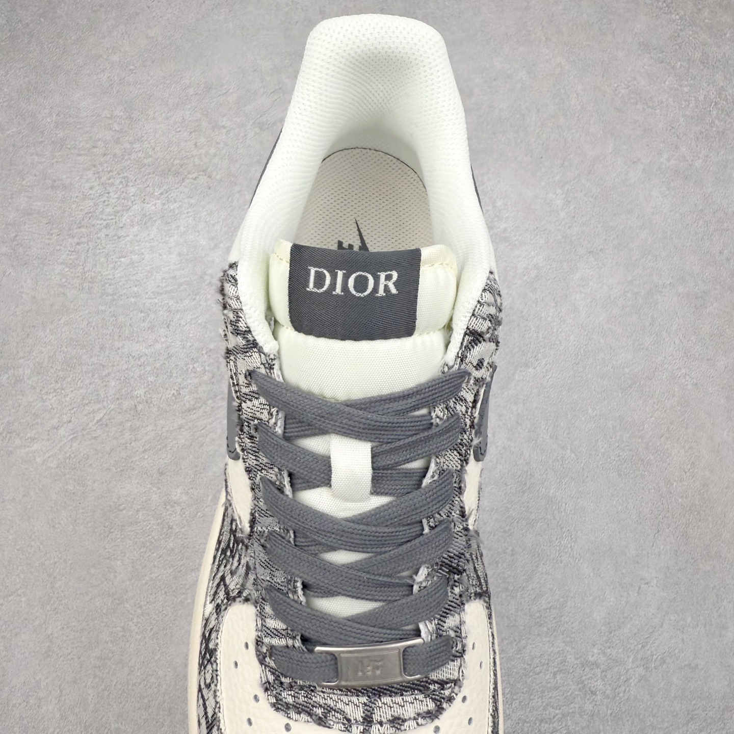 图片[5]-NK Air Force 1´07 Low 空军一号低帮百搭休闲运动板鞋 XS1958-580 柔软、弹性十足的缓震性能和出色的中底设计 横跨复古与现代的外型结合 造就出风靡全球 三十多年的Force 1 直到今天还深受青睐 实拍调校N版已经零色差零失真 百分百还原实物色彩所见即所得 不存在货不对板色差等低级问题 选购参考实物拍摄 不混卖不参货 只用心做好货严格选品 承诺混一赔十 尺码：36 36.5 37.5 38 38.5 39 40 40.5 41 42 42.5 43 44 44.5 45-选品中心