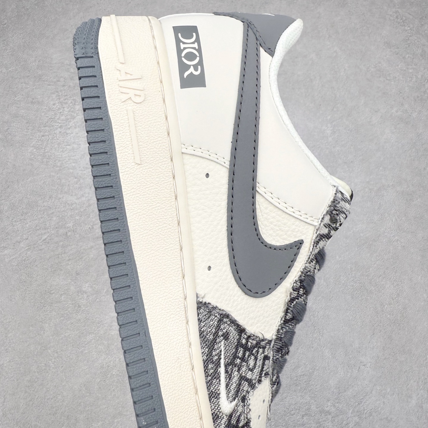 图片[6]-NK Air Force 1´07 Low 空军一号低帮百搭休闲运动板鞋 XS1958-580 柔软、弹性十足的缓震性能和出色的中底设计 横跨复古与现代的外型结合 造就出风靡全球 三十多年的Force 1 直到今天还深受青睐 实拍调校N版已经零色差零失真 百分百还原实物色彩所见即所得 不存在货不对板色差等低级问题 选购参考实物拍摄 不混卖不参货 只用心做好货严格选品 承诺混一赔十 尺码：36 36.5 37.5 38 38.5 39 40 40.5 41 42 42.5 43 44 44.5 45-选品中心