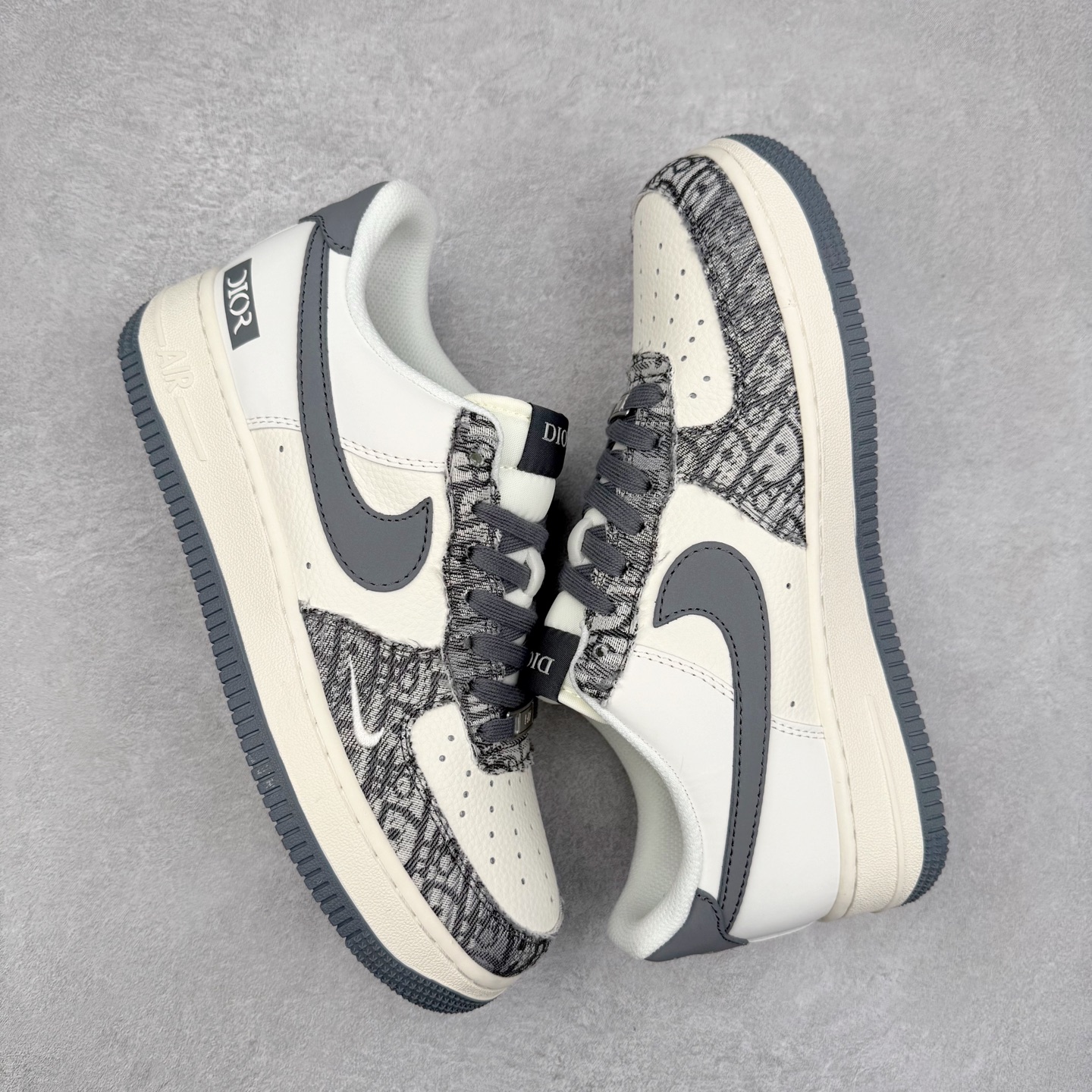 图片[3]-NK Air Force 1´07 Low 空军一号低帮百搭休闲运动板鞋 XS1958-580 柔软、弹性十足的缓震性能和出色的中底设计 横跨复古与现代的外型结合 造就出风靡全球 三十多年的Force 1 直到今天还深受青睐 实拍调校N版已经零色差零失真 百分百还原实物色彩所见即所得 不存在货不对板色差等低级问题 选购参考实物拍摄 不混卖不参货 只用心做好货严格选品 承诺混一赔十 尺码：36 36.5 37.5 38 38.5 39 40 40.5 41 42 42.5 43 44 44.5 45-选品中心