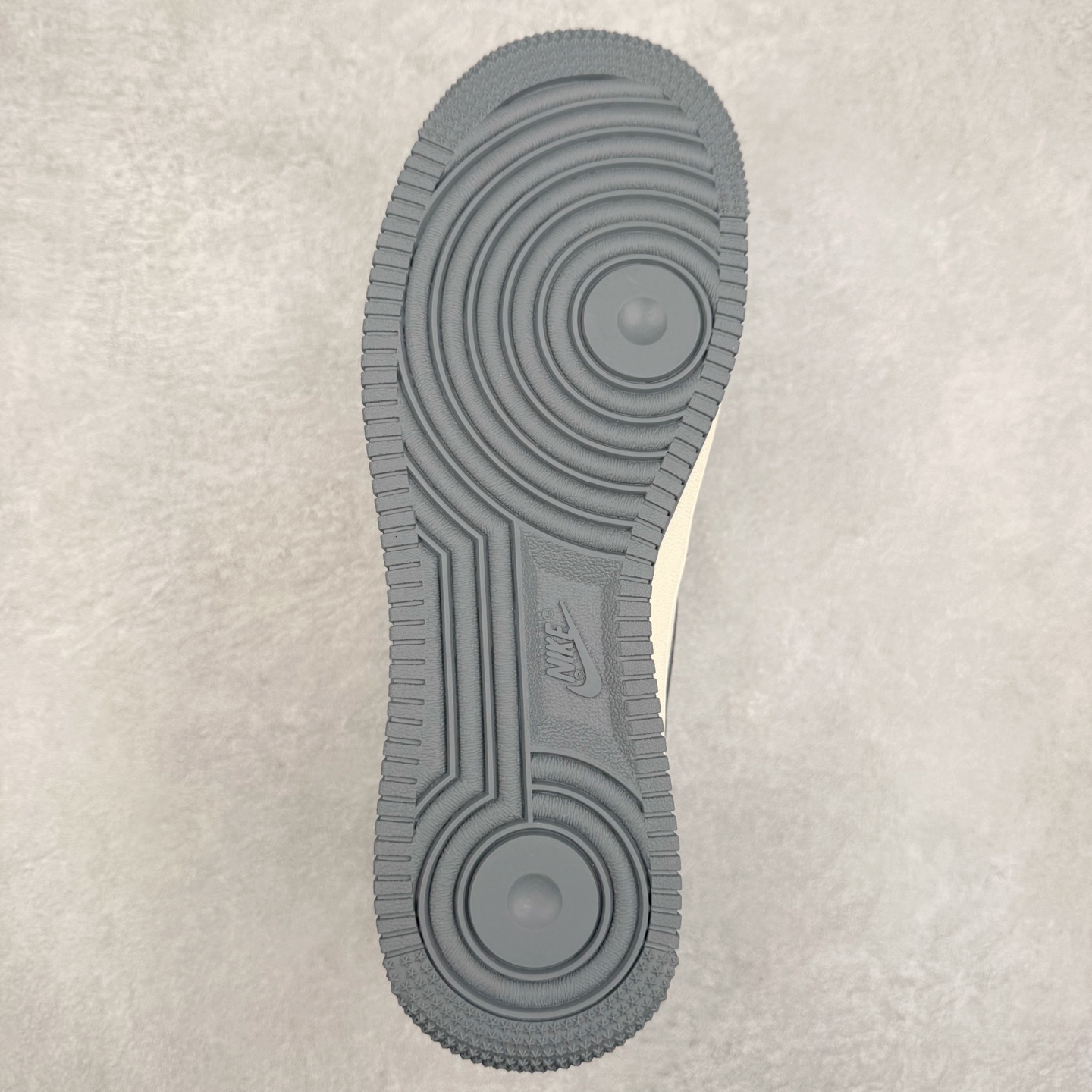 图片[9]-NK Air Force 1´07 Low 空军一号低帮百搭休闲运动板鞋 XS1958-580 柔软、弹性十足的缓震性能和出色的中底设计 横跨复古与现代的外型结合 造就出风靡全球 三十多年的Force 1 直到今天还深受青睐 实拍调校N版已经零色差零失真 百分百还原实物色彩所见即所得 不存在货不对板色差等低级问题 选购参考实物拍摄 不混卖不参货 只用心做好货严格选品 承诺混一赔十 尺码：36 36.5 37.5 38 38.5 39 40 40.5 41 42 42.5 43 44 44.5 45-选品中心