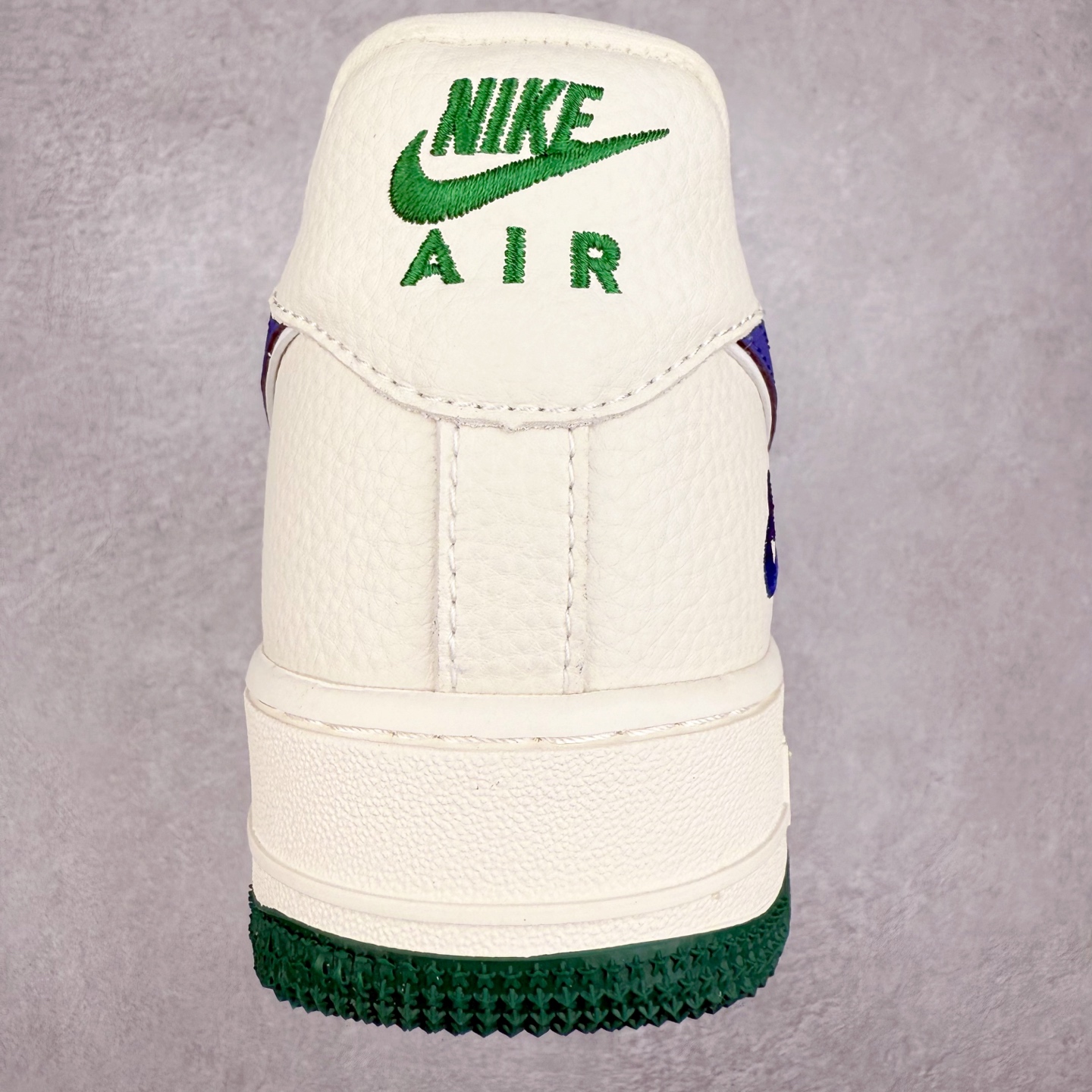 图片[8]-NK Air Force 1´07 Low 空军一号低帮百搭休闲运动板鞋 KJ1688-001 柔软、弹性十足的缓震性能和出色的中底设计 横跨复古与现代的外型结合 造就出风靡全球 三十多年的Force 1 直到今天还深受青睐 实拍调校N版已经零色差零失真 百分百还原实物色彩所见即所得 不存在货不对板色差等低级问题 选购参考实物拍摄 不混卖不参货 只用心做好货严格选品 承诺混一赔十 尺码：36 36.5 37.5 38 38.5 39 40 40.5 41 42 42.5 43 44 44.5 45-选品中心