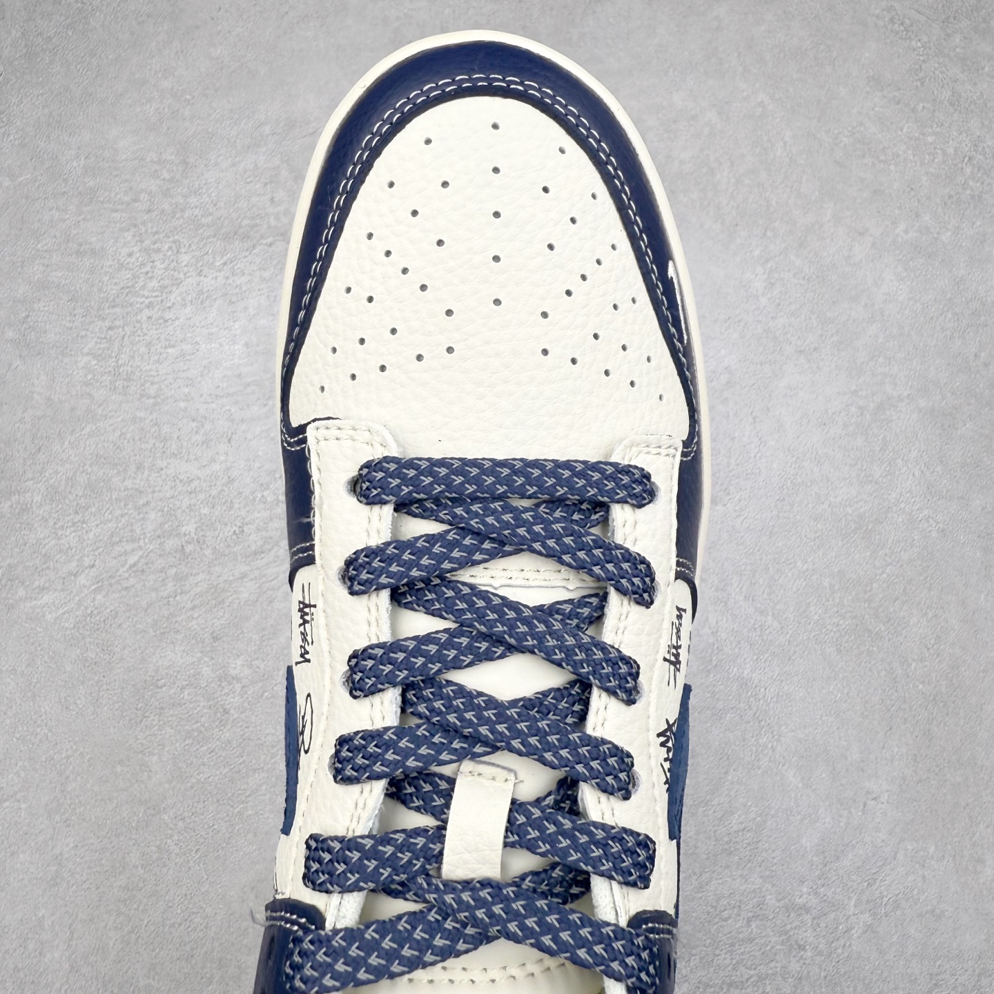 图片[4]-NK Dunk Low 定制配色 XS6089-589 大厂出品 极力推荐 原装头层材料 独家版型蒸餾加工帶來的是更好的视觉和脚感体验大厂纯原品质出货 清洁度 电绣工艺 皮料切割干净无任何毛边 细节完美 实拍调校N版已经零色差零失真 百分百还原实物色彩所见即所得 不存在货不对板色差等低级问题 选购参考实物拍摄 不混卖不参货 只用心做好货严格选品 承诺混一赔十 尺码：36 36.5 37.5 38 38.5 39 40 40.5 41 42 42.5 43 44 44.5 45-选品中心